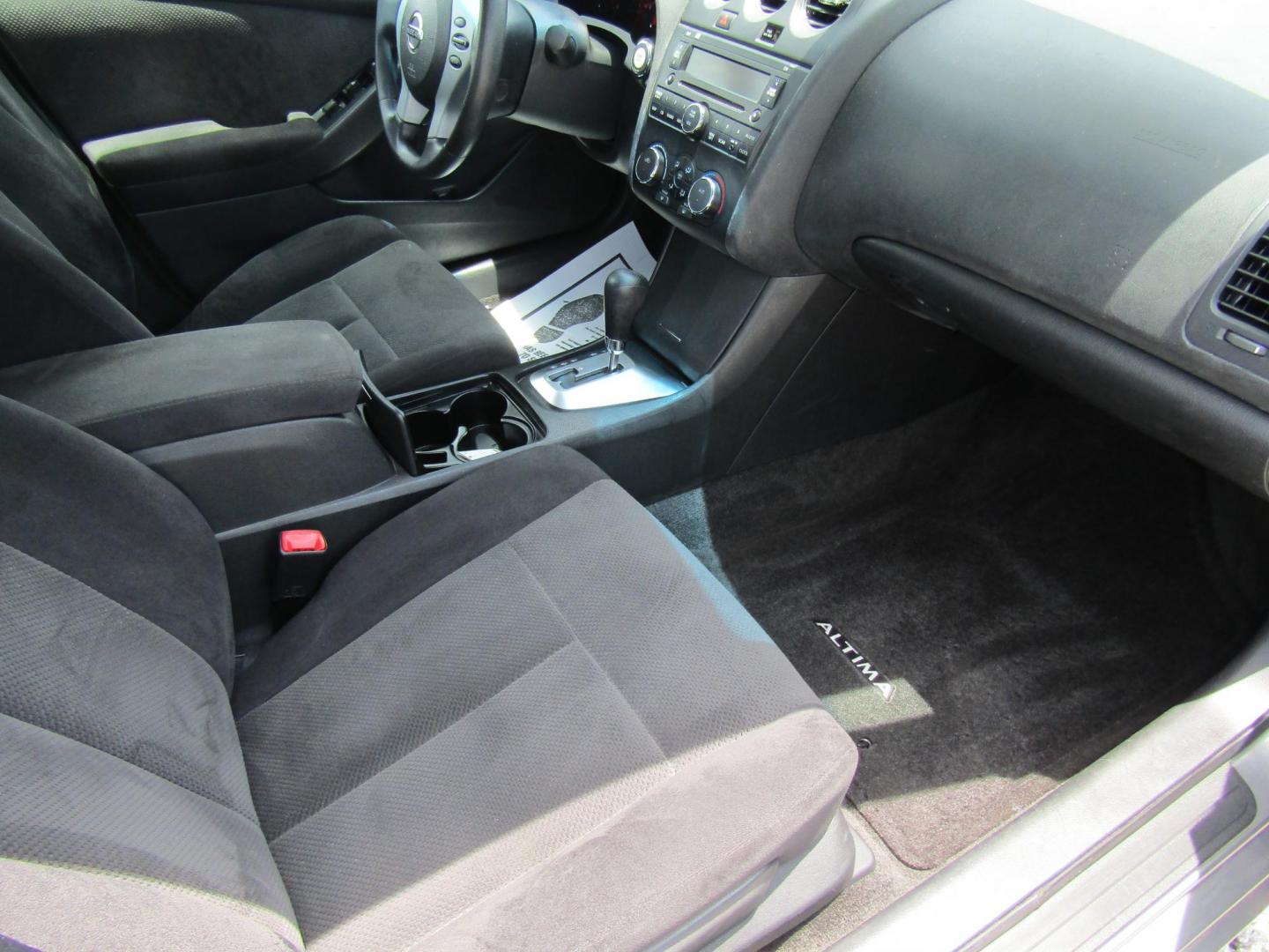 2009 Gray Nissan Altima 2.5 (1N4AL21E89C) with an 2.5L L4 DOHC 16V engine, Automatic transmission, located at 15016 S Hwy 231, Midland City, AL, 36350, (334) 983-3001, 31.306210, -85.495277 - Photo#8