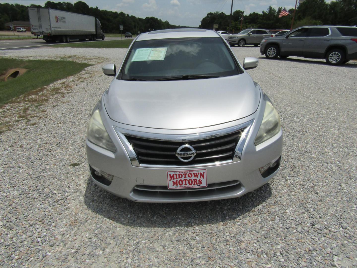 2015 Silver Nissan Altima 2.5 S (1N4AL3AP4FC) with an 2.5L L4 DOHC 16V engine, Automatic transmission, located at 15016 S Hwy 231, Midland City, AL, 36350, (334) 983-3001, 31.306210, -85.495277 - Photo#1