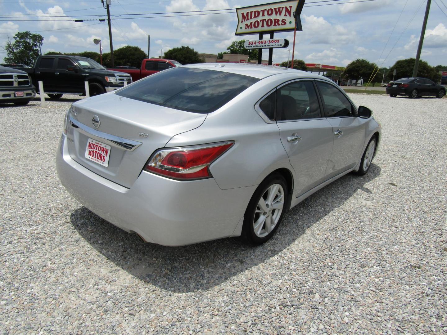 2015 Silver Nissan Altima 2.5 S (1N4AL3AP4FC) with an 2.5L L4 DOHC 16V engine, Automatic transmission, located at 15016 S Hwy 231, Midland City, AL, 36350, (334) 983-3001, 31.306210, -85.495277 - Photo#6