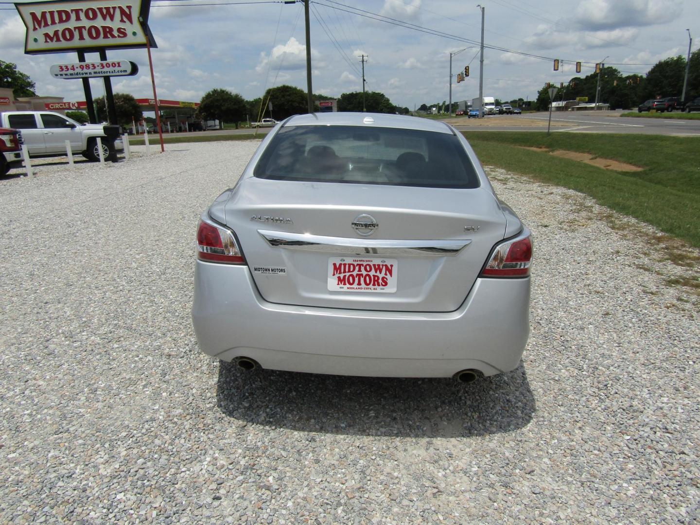 2015 Silver Nissan Altima 2.5 S (1N4AL3AP4FC) with an 2.5L L4 DOHC 16V engine, Automatic transmission, located at 15016 S Hwy 231, Midland City, AL, 36350, (334) 983-3001, 31.306210, -85.495277 - Photo#5