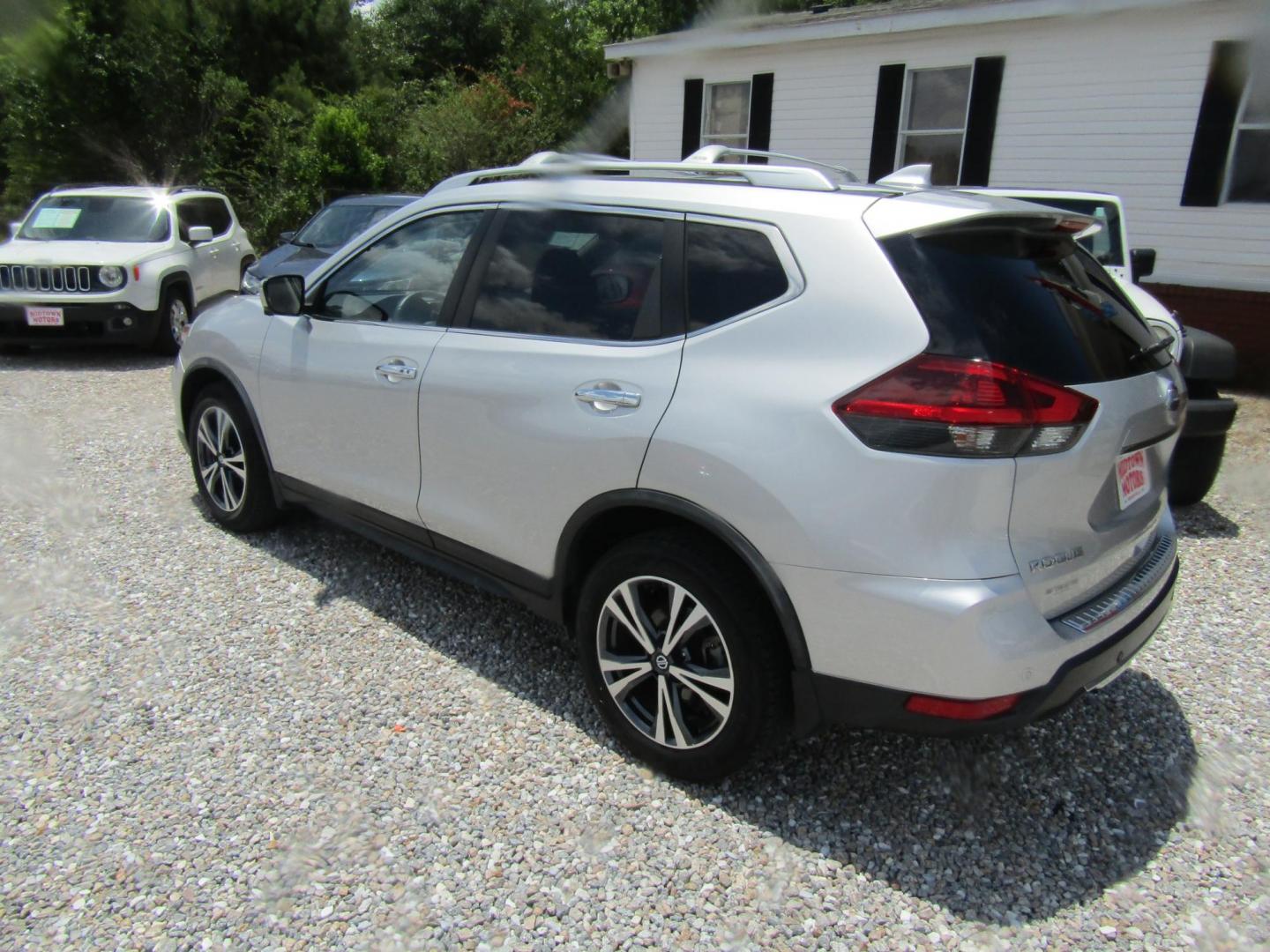 2019 Silver Nissan Rogue S 2WD (JN8AT2MT0KW) with an 2.5L L4 DOHC 16V engine, Automatic transmission, located at 15016 S Hwy 231, Midland City, AL, 36350, (334) 983-3001, 31.306210, -85.495277 - Photo#3
