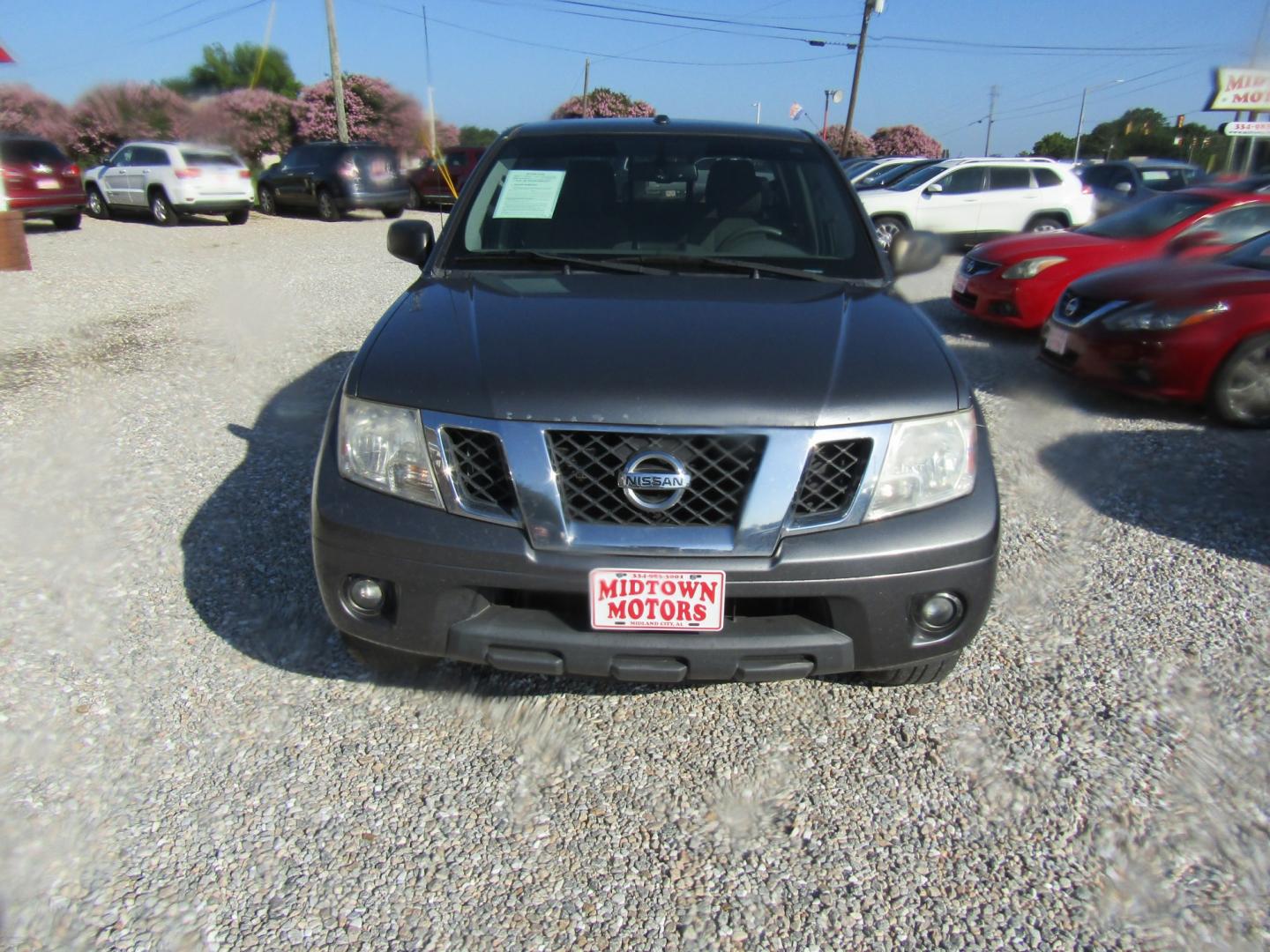 2016 Gray Nissan Frontier S Crew Cab 5AT 2WD (1N6AD0ER7GN) with an 4.0L V6 DOHC 24V engine, Automatic transmission, located at 15016 S Hwy 231, Midland City, AL, 36350, (334) 983-3001, 31.306210, -85.495277- Photo#1