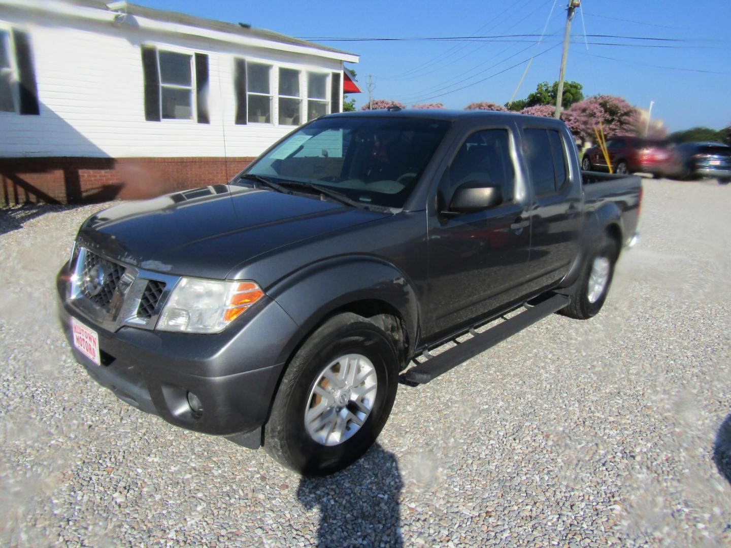 2016 Gray Nissan Frontier S Crew Cab 5AT 2WD (1N6AD0ER7GN) with an 4.0L V6 DOHC 24V engine, Automatic transmission, located at 15016 S Hwy 231, Midland City, AL, 36350, (334) 983-3001, 31.306210, -85.495277- Photo#2