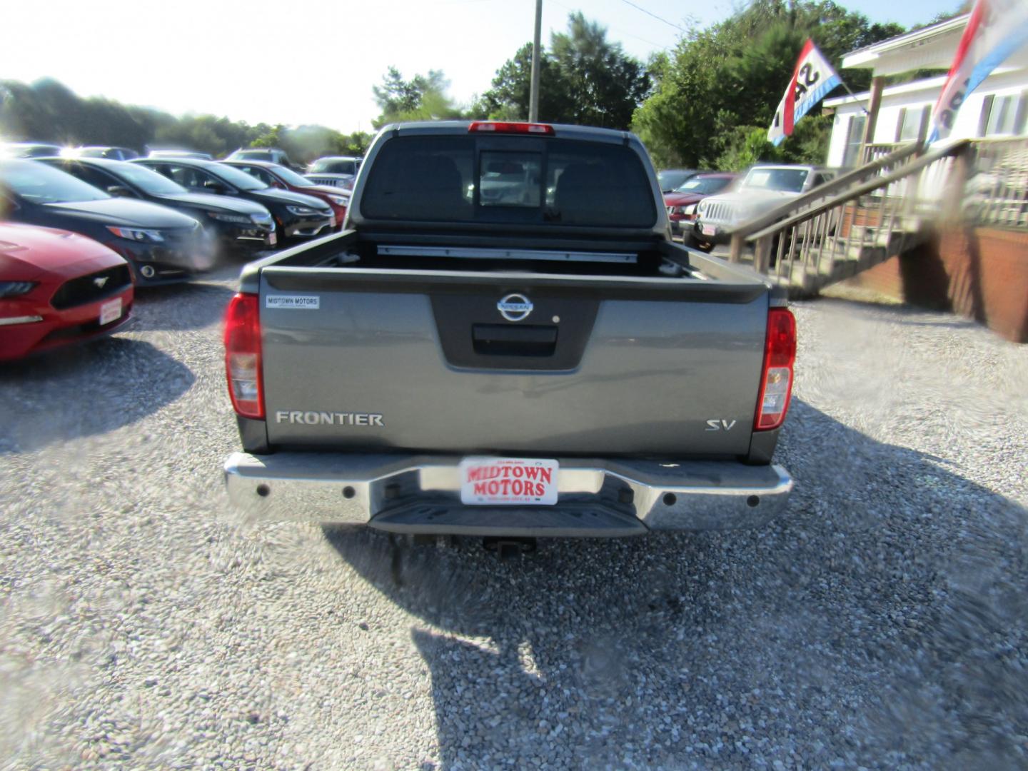 2016 Gray Nissan Frontier S Crew Cab 5AT 2WD (1N6AD0ER7GN) with an 4.0L V6 DOHC 24V engine, Automatic transmission, located at 15016 S Hwy 231, Midland City, AL, 36350, (334) 983-3001, 31.306210, -85.495277- Photo#6