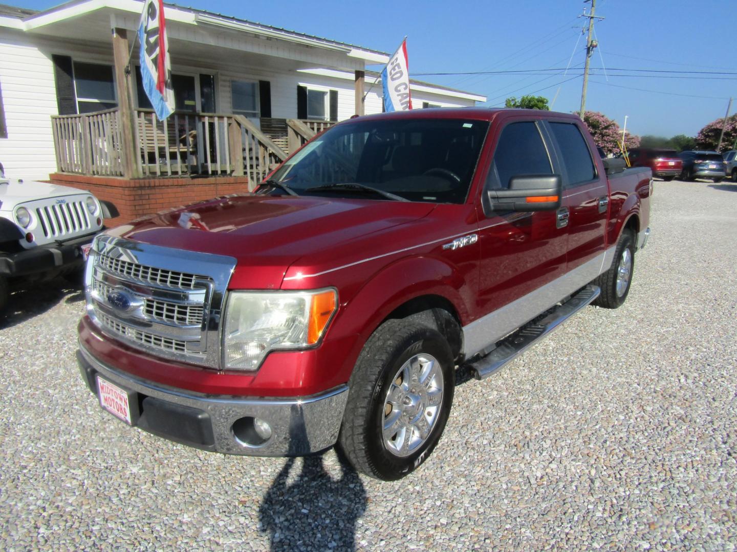 2014 Red Ford F-150 FX2 SuperCrew 5.5-ft. Bed 2WD (1FTFW1CF4EK) with an 5.0L V8 engine, Automatic transmission, located at 15016 S Hwy 231, Midland City, AL, 36350, (334) 983-3001, 31.306210, -85.495277- Photo#2