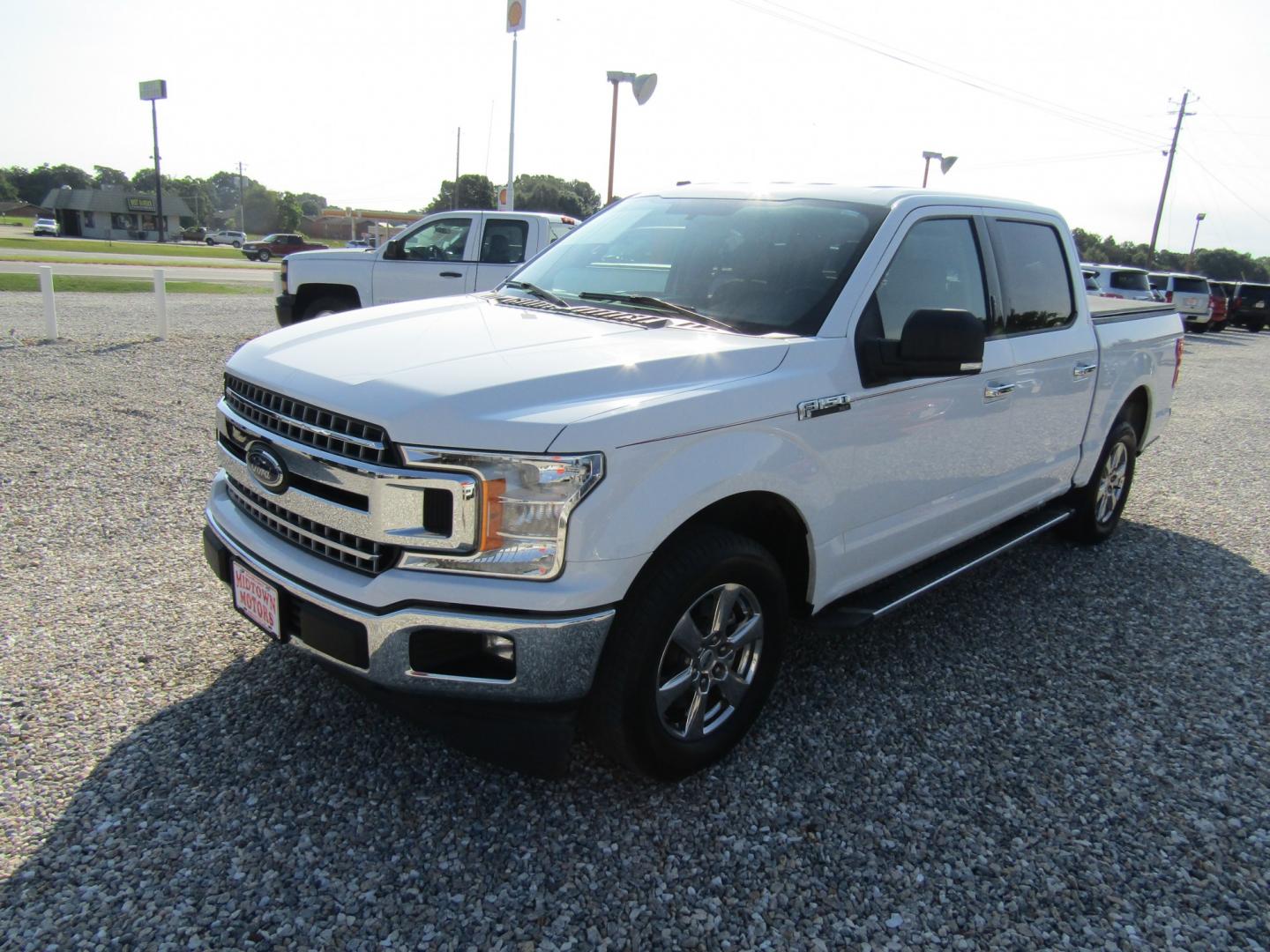 2018 White Ford F-150 King-Ranch SuperCrew 5.5-ft. 2WD (1FTEW1C53JF) with an 5.0L V8 OHV 32V engine, Automatic transmission, located at 15016 S Hwy 231, Midland City, AL, 36350, (334) 983-3001, 31.306210, -85.495277- Photo#2