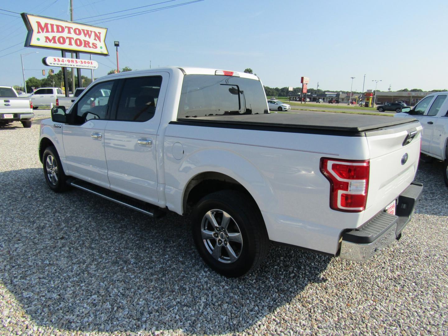 2018 White Ford F-150 King-Ranch SuperCrew 5.5-ft. 2WD (1FTEW1C53JF) with an 5.0L V8 OHV 32V engine, Automatic transmission, located at 15016 S Hwy 231, Midland City, AL, 36350, (334) 983-3001, 31.306210, -85.495277- Photo#5