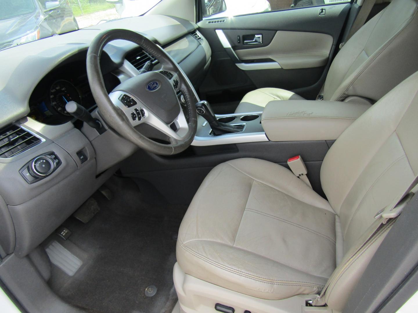2013 White Ford Edge Sport FWD (2FMDK3AK2DB) with an 3.7L V6 DOHC 24V engine, Automatic transmission, located at 15016 S Hwy 231, Midland City, AL, 36350, (334) 983-3001, 31.306210, -85.495277- Photo#3