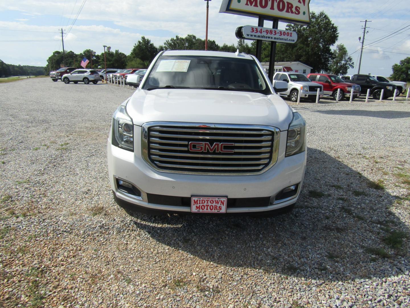 2018 White GMC Yukon SLT 2WD (1GKS1BKC3JR) with an 5.3L V8 OHV 16V engine, 6A transmission, located at 15016 S Hwy 231, Midland City, AL, 36350, (334) 983-3001, 31.306210, -85.495277- Photo#1