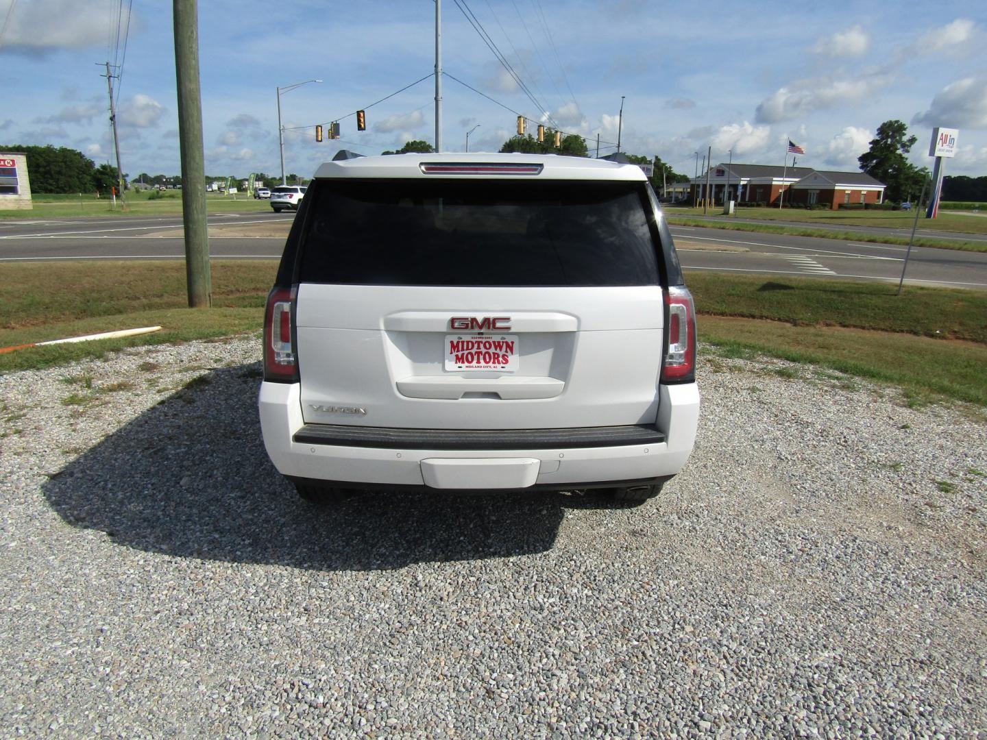 2018 White GMC Yukon SLT 2WD (1GKS1BKC3JR) with an 5.3L V8 OHV 16V engine, 6A transmission, located at 15016 S Hwy 231, Midland City, AL, 36350, (334) 983-3001, 31.306210, -85.495277- Photo#6