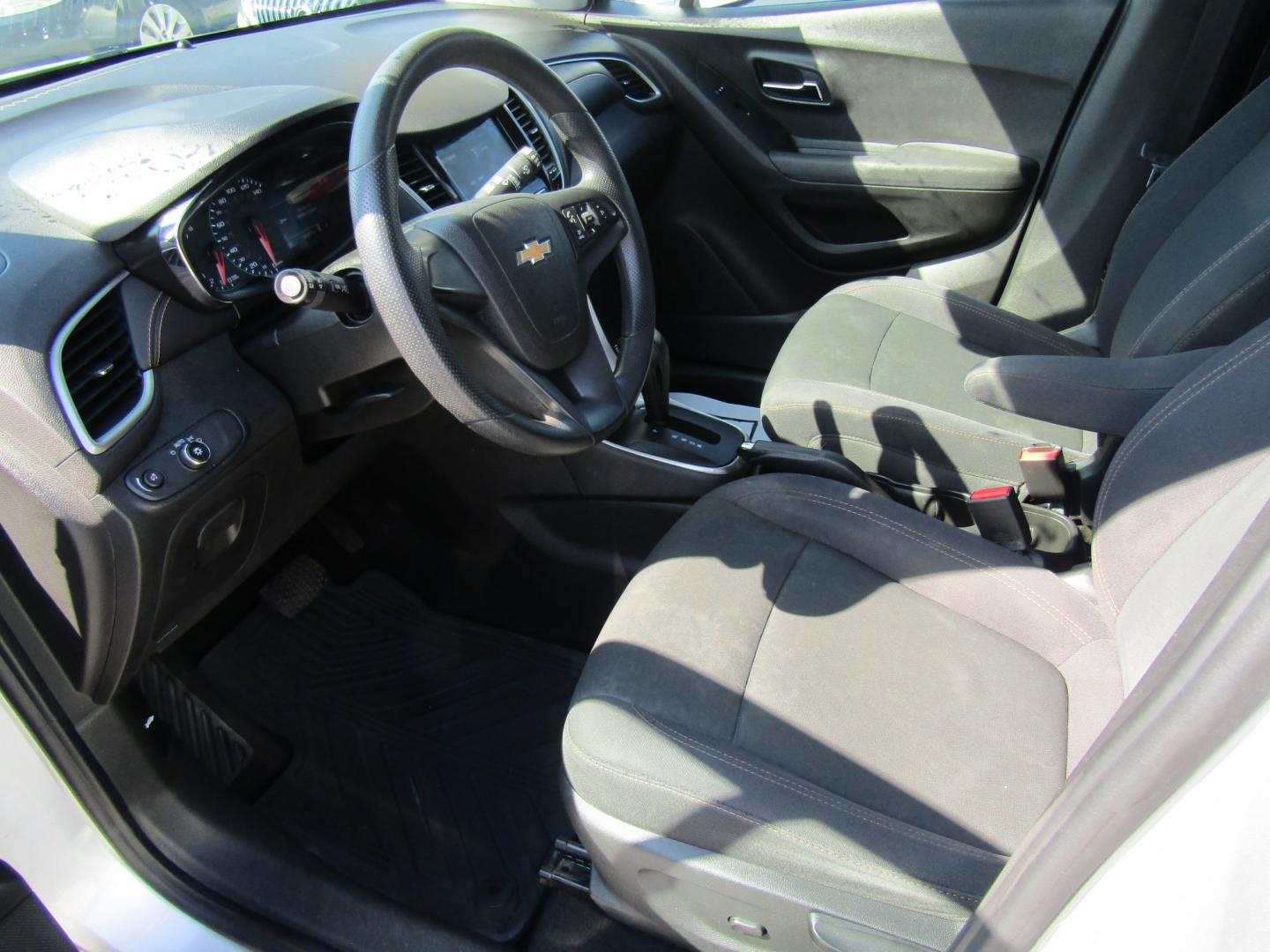 2018 Silver Chevrolet Trax LS FWD (3GNCJKSB4JL) with an 1.4L L4 DOHC 16V engine, Automatic transmission, located at 15016 S Hwy 231, Midland City, AL, 36350, (334) 983-3001, 31.306210, -85.495277- Photo#3