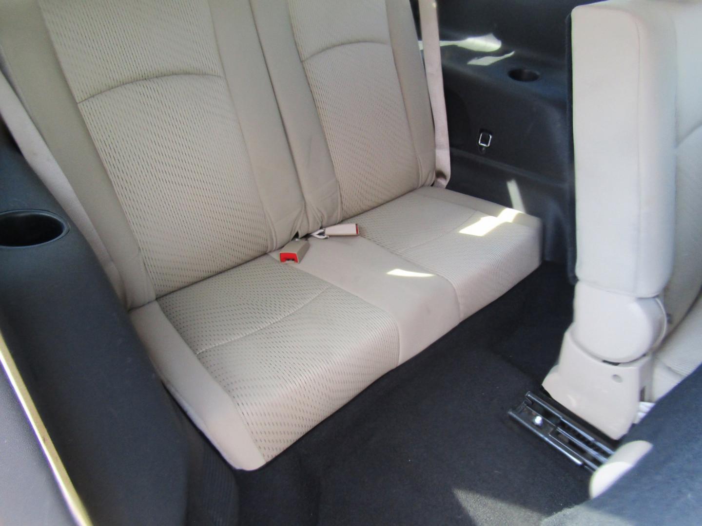 2018 White Dodge Journey SXT (3C4PDCBG3JT) with an 3.6L V6 DOHC 24V engine, Automatic transmission, located at 15016 S Hwy 231, Midland City, AL, 36350, (334) 983-3001, 31.306210, -85.495277- Photo#9