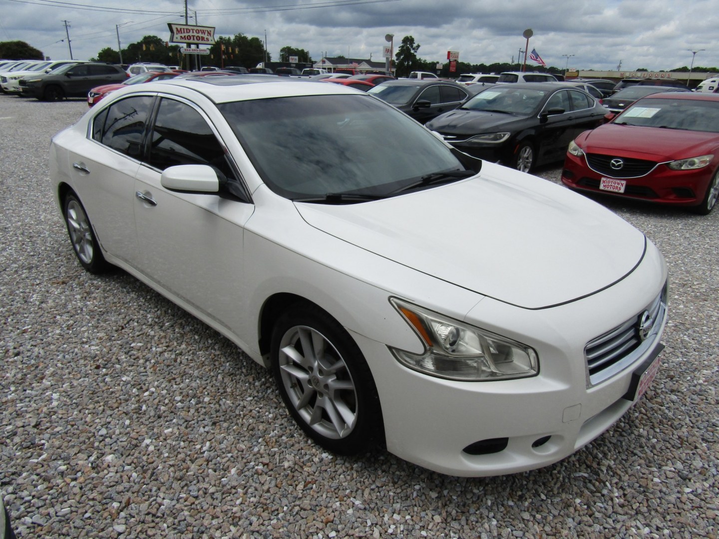 2014 White Nissan Maxima SV (1N4AA5AP0EC) with an 3.5L V6 DOHC 24V engine, Automatic transmission, located at 15016 S Hwy 231, Midland City, AL, 36350, (334) 983-3001, 31.306210, -85.495277- Photo#0