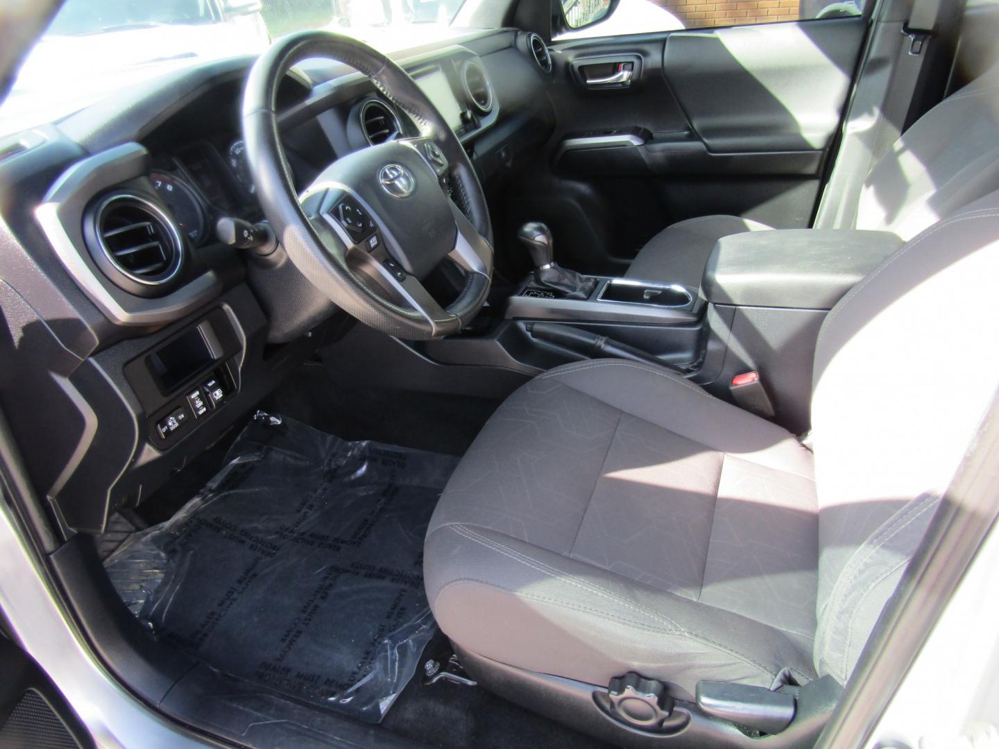 2017 Silver Toyota Tacoma SR5 Double Cab Long Bed V6 6AT 2WD (5TFAZ5CN2HX) with an 3.6L V6 DOHC 24V engine, Automatic transmission, located at 15016 S Hwy 231, Midland City, AL, 36350, (334) 983-3001, 31.306210, -85.495277- Photo#3