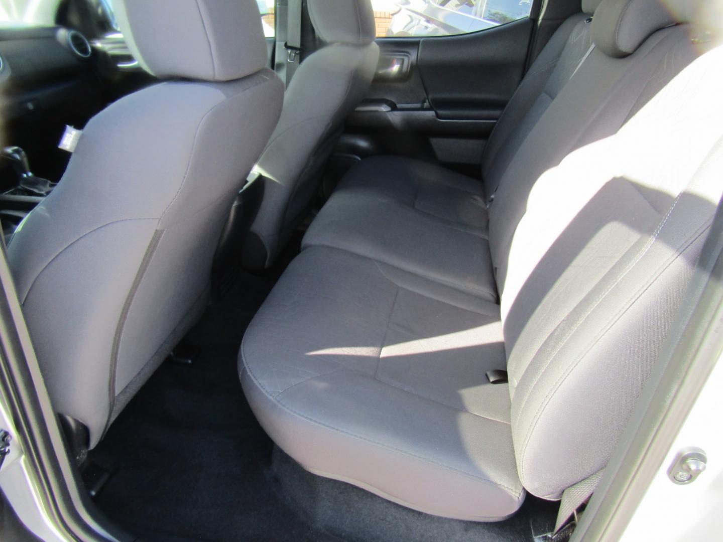 2017 Silver Toyota Tacoma SR5 Double Cab Long Bed V6 6AT 2WD (5TFAZ5CN2HX) with an 3.6L V6 DOHC 24V engine, Automatic transmission, located at 15016 S Hwy 231, Midland City, AL, 36350, (334) 983-3001, 31.306210, -85.495277- Photo#4