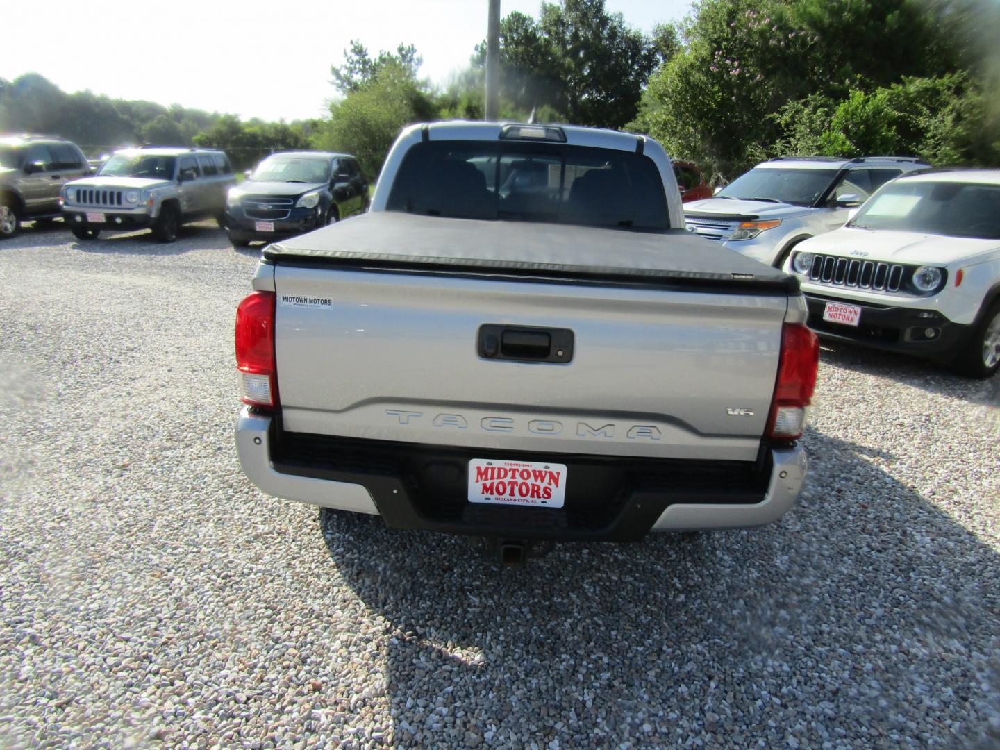 2017 Silver Toyota Tacoma SR5 Double Cab Long Bed V6 6AT 2WD (5TFAZ5CN2HX) with an 3.6L V6 DOHC 24V engine, Automatic transmission, located at 15016 S Hwy 231, Midland City, AL, 36350, (334) 983-3001, 31.306210, -85.495277- Photo#6