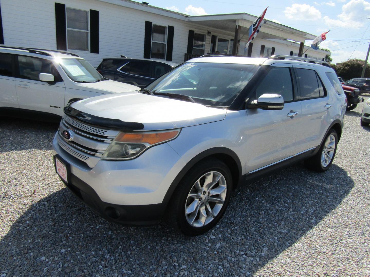 2013 Silver Ford Explorer Limited FWD (1FM5K7F84DG) with an 3.5L V6 DOHC 24V engine, Automatic transmission, located at 15016 S Hwy 231, Midland City, AL, 36350, (334) 983-3001, 31.306210, -85.495277- Photo#2