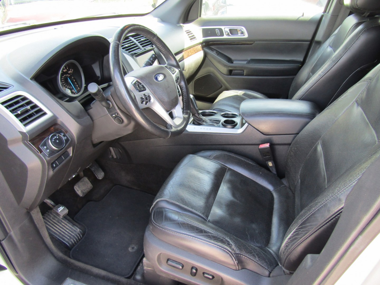2013 Silver Ford Explorer Limited FWD (1FM5K7F84DG) with an 3.5L V6 DOHC 24V engine, Automatic transmission, located at 15016 S Hwy 231, Midland City, AL, 36350, (334) 983-3001, 31.306210, -85.495277- Photo#3