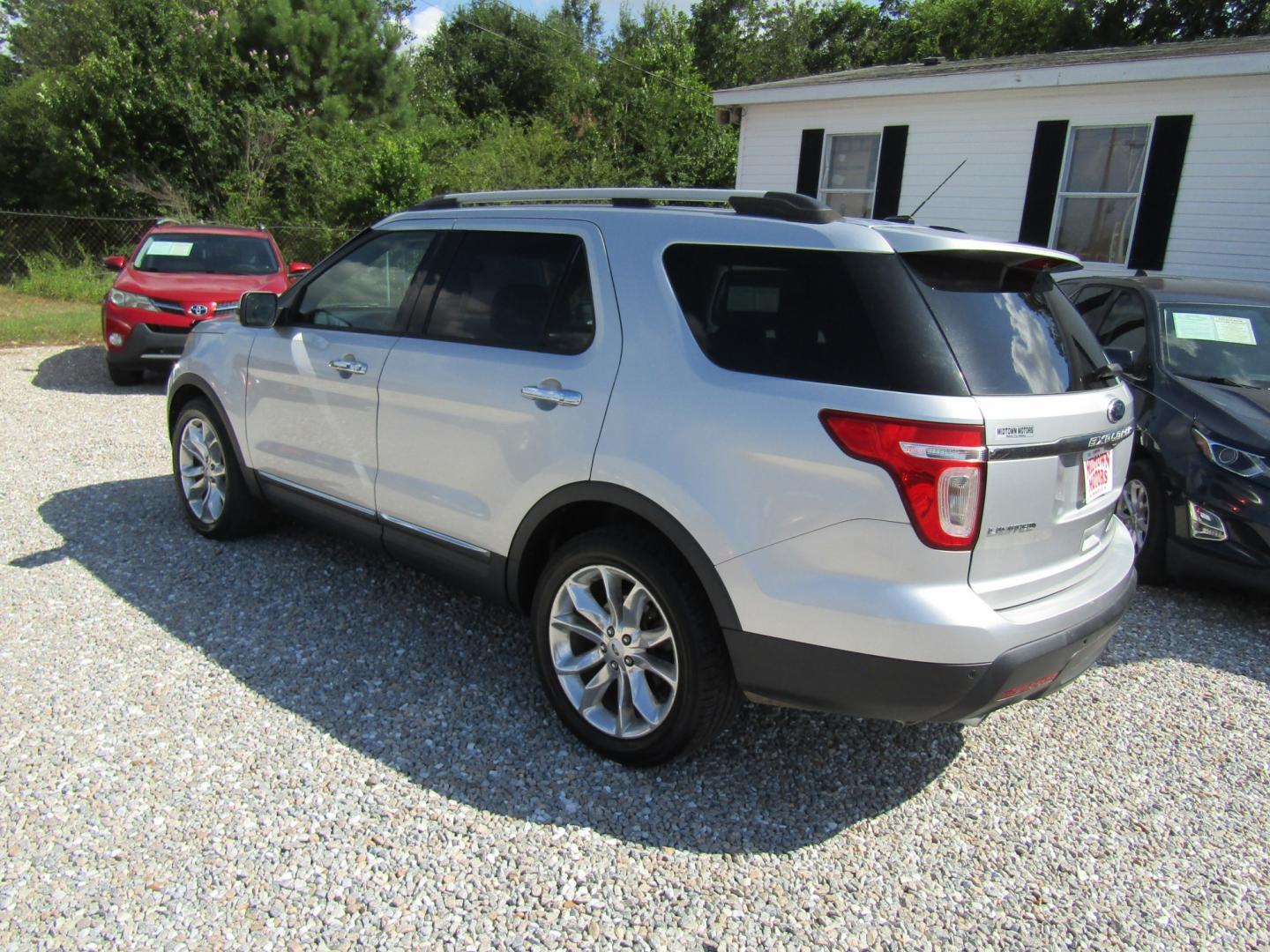 2013 Silver Ford Explorer Limited FWD (1FM5K7F84DG) with an 3.5L V6 DOHC 24V engine, Automatic transmission, located at 15016 S Hwy 231, Midland City, AL, 36350, (334) 983-3001, 31.306210, -85.495277- Photo#5