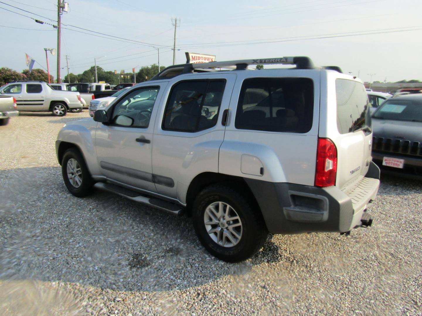 2014 Silver Nissan Xterra S 2WD (5N1AN0NU9EN) with an 4.0L V6 DOHC 24V engine, Automatic transmission, located at 15016 S Hwy 231, Midland City, AL, 36350, (334) 983-3001, 31.306210, -85.495277- Photo#5