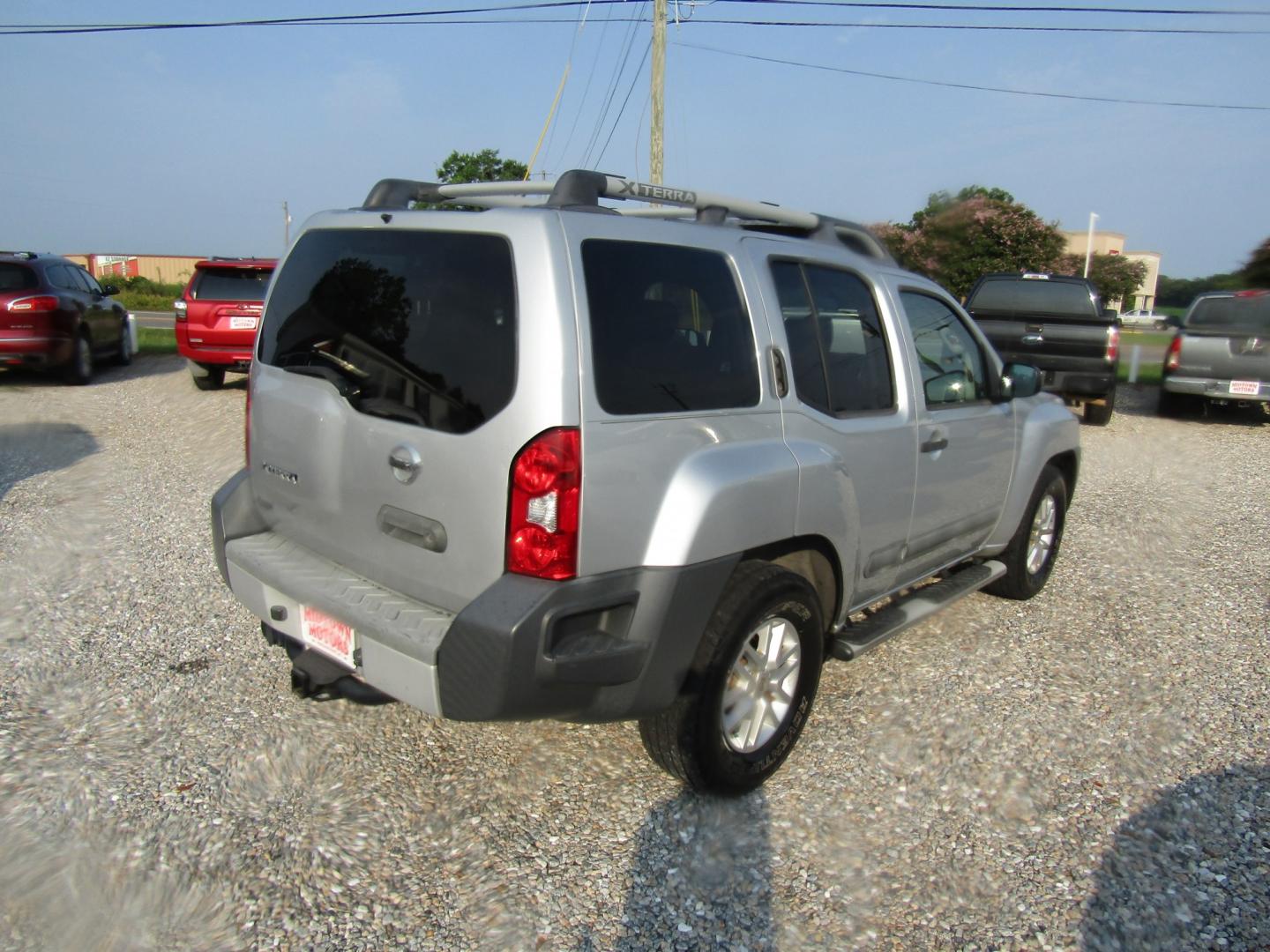 2014 Silver Nissan Xterra S 2WD (5N1AN0NU9EN) with an 4.0L V6 DOHC 24V engine, Automatic transmission, located at 15016 S Hwy 231, Midland City, AL, 36350, (334) 983-3001, 31.306210, -85.495277- Photo#7