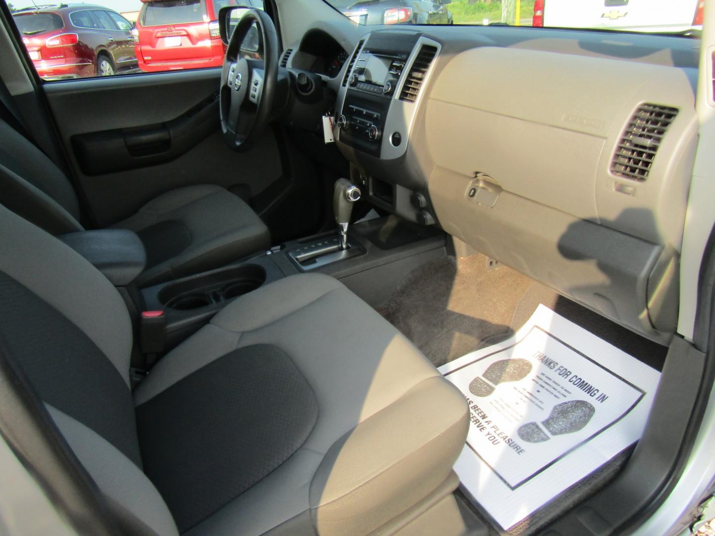 2014 Silver Nissan Xterra S 2WD (5N1AN0NU9EN) with an 4.0L V6 DOHC 24V engine, Automatic transmission, located at 15016 S Hwy 231, Midland City, AL, 36350, (334) 983-3001, 31.306210, -85.495277- Photo#9