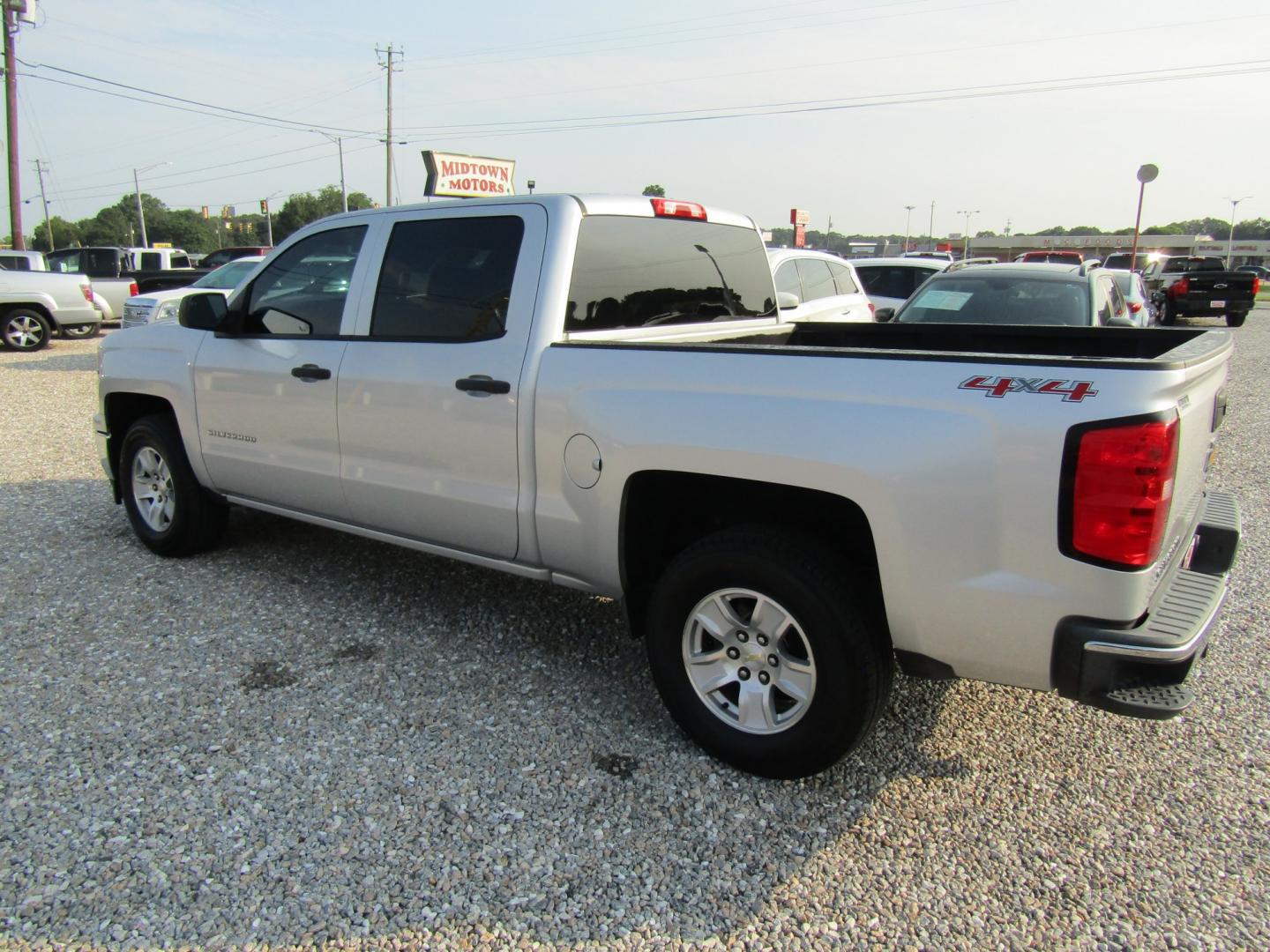 2014 Silver Chevrolet Silverado 1500 1LT Crew Cab 4WD (3GCUKREC9EG) with an 5.3L V8 OHV 16V engine, Automatic transmission, located at 15016 S Hwy 231, Midland City, AL, 36350, (334) 983-3001, 31.306210, -85.495277- Photo#5
