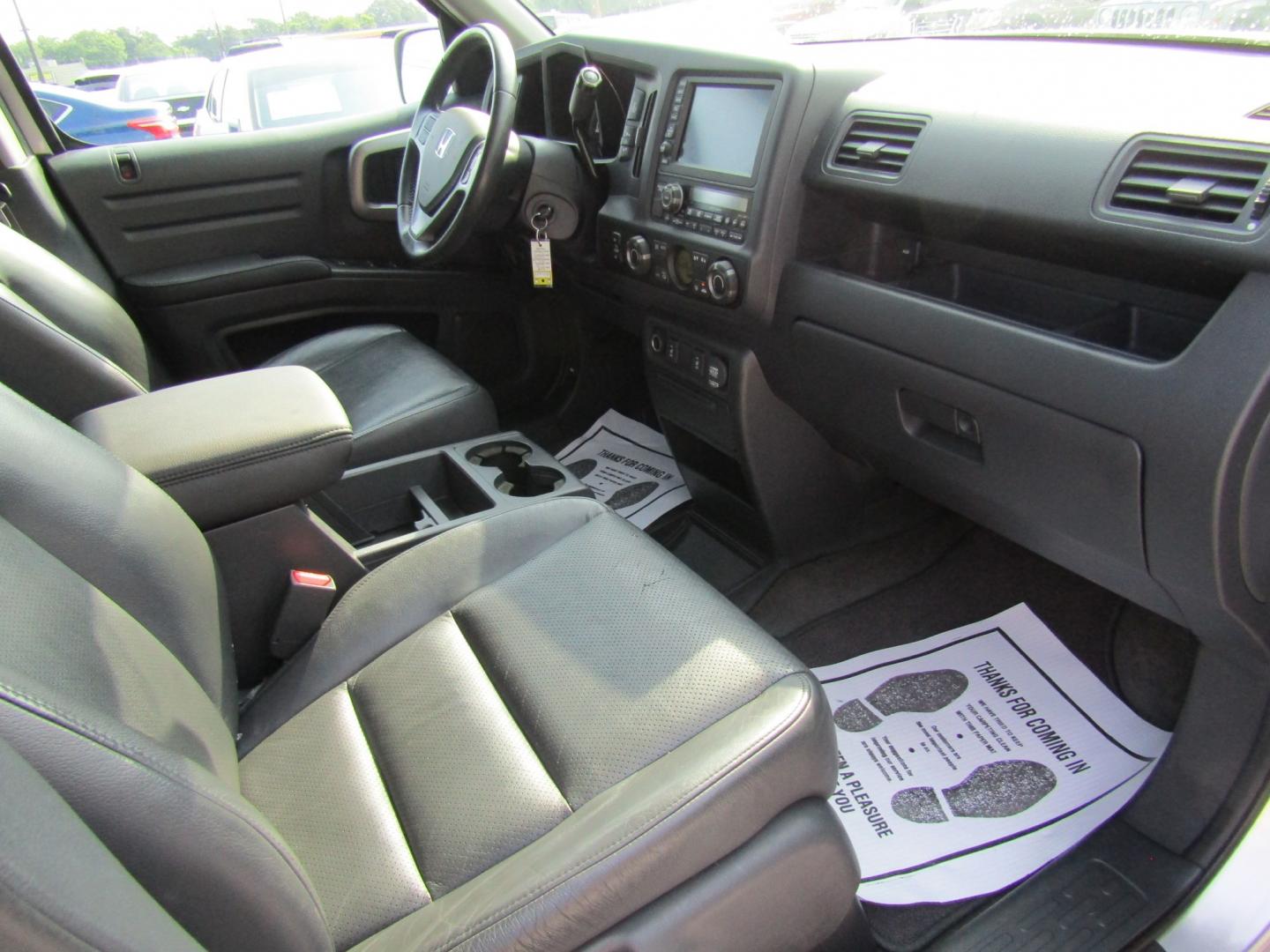2014 Silver Honda Ridgeline RTL-S (5FPYK1F6XEB) with an 3.5L V6 SOHC 24V engine, Automatic transmission, located at 15016 S Hwy 231, Midland City, AL, 36350, (334) 983-3001, 31.306210, -85.495277- Photo#9