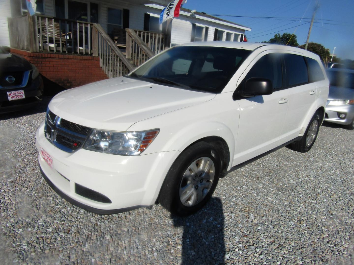 2013 White Dodge Journey SE (3C4PDCAB2DT) with an 2.4L L4 DOHC 16V engine, Automatic transmission, located at 15016 S Hwy 231, Midland City, AL, 36350, (334) 983-3001, 31.306210, -85.495277- Photo#1