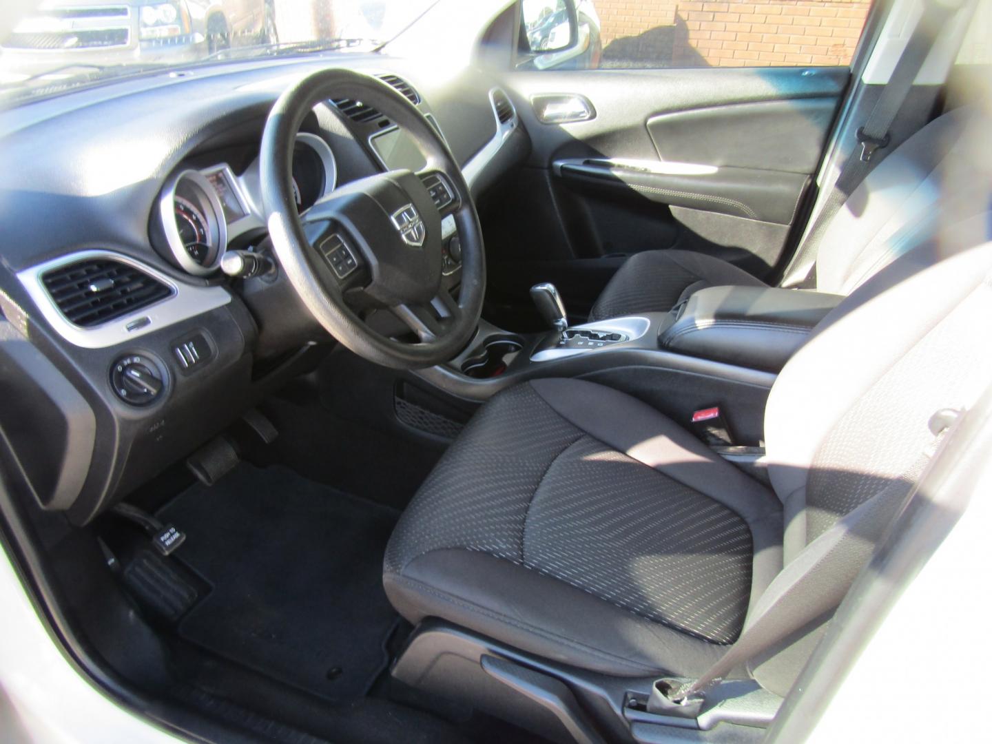 2013 White Dodge Journey SE (3C4PDCAB2DT) with an 2.4L L4 DOHC 16V engine, Automatic transmission, located at 15016 S Hwy 231, Midland City, AL, 36350, (334) 983-3001, 31.306210, -85.495277- Photo#2