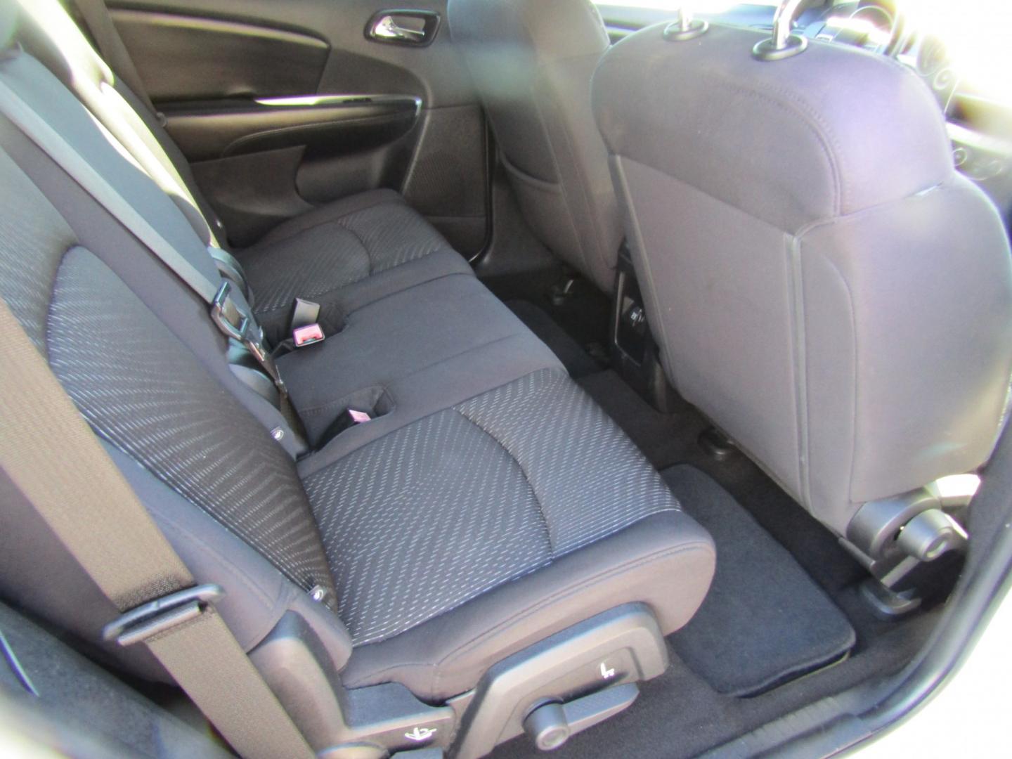 2013 White Dodge Journey SE (3C4PDCAB2DT) with an 2.4L L4 DOHC 16V engine, Automatic transmission, located at 15016 S Hwy 231, Midland City, AL, 36350, (334) 983-3001, 31.306210, -85.495277- Photo#7