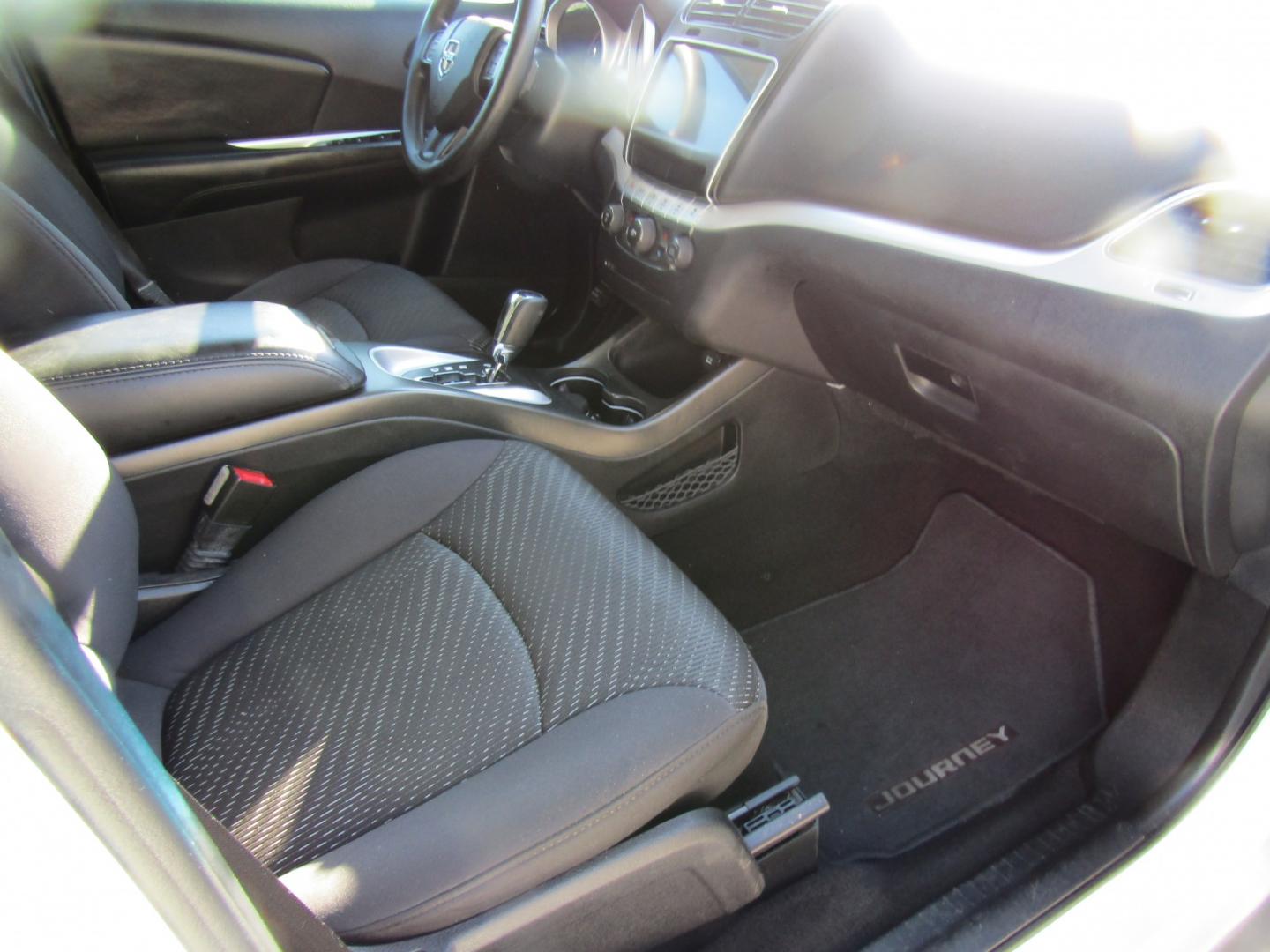 2013 White Dodge Journey SE (3C4PDCAB2DT) with an 2.4L L4 DOHC 16V engine, Automatic transmission, located at 15016 S Hwy 231, Midland City, AL, 36350, (334) 983-3001, 31.306210, -85.495277- Photo#8