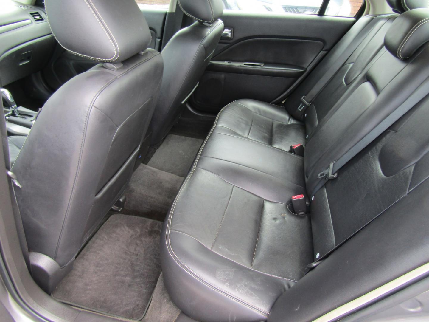 2012 Gray Ford Fusion SEL (3FAHP0JA9CR) with an 2.5L L4 DOHC 16V engine, Automatic transmission, located at 15016 S Hwy 231, Midland City, AL, 36350, (334) 983-3001, 31.306210, -85.495277- Photo#3