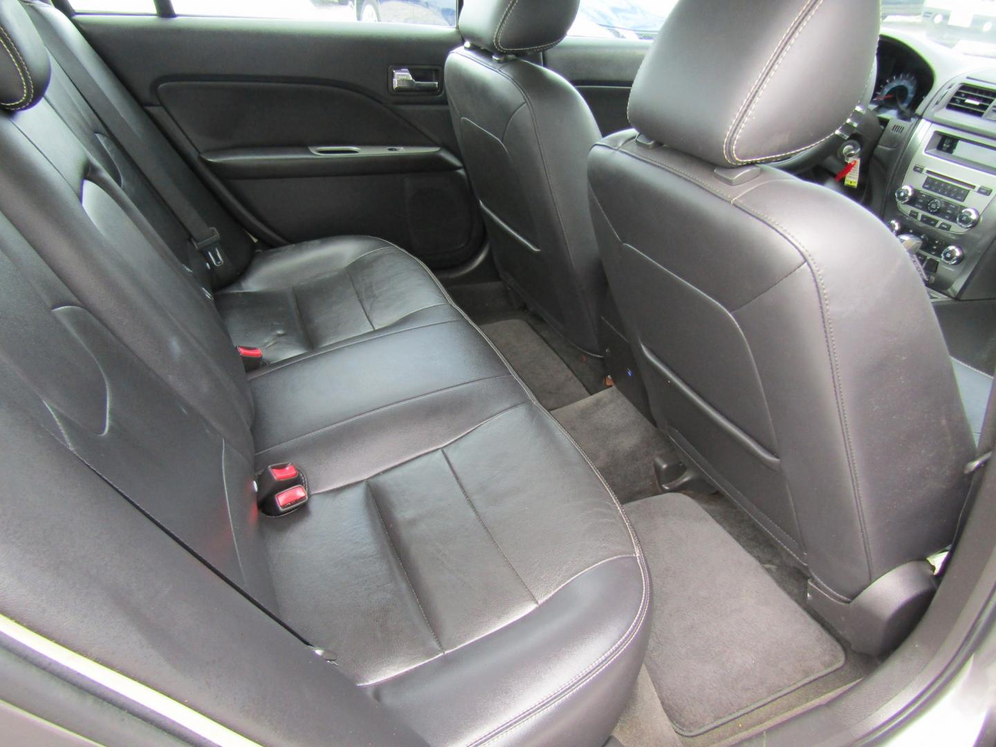 2012 Gray Ford Fusion SEL (3FAHP0JA9CR) with an 2.5L L4 DOHC 16V engine, Automatic transmission, located at 15016 S Hwy 231, Midland City, AL, 36350, (334) 983-3001, 31.306210, -85.495277- Photo#7