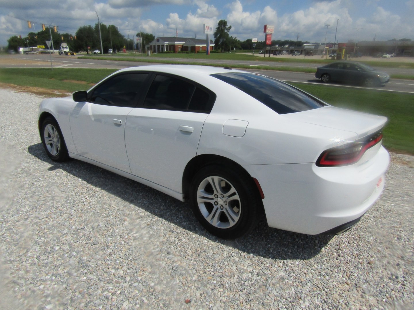 2019 White Dodge Charger SXT (2C3CDXBGXKH) with an 3.6L V6 DOHC 24V engine, Automatic transmission, located at 15016 S Hwy 231, Midland City, AL, 36350, (334) 983-3001, 31.306210, -85.495277- Photo#3