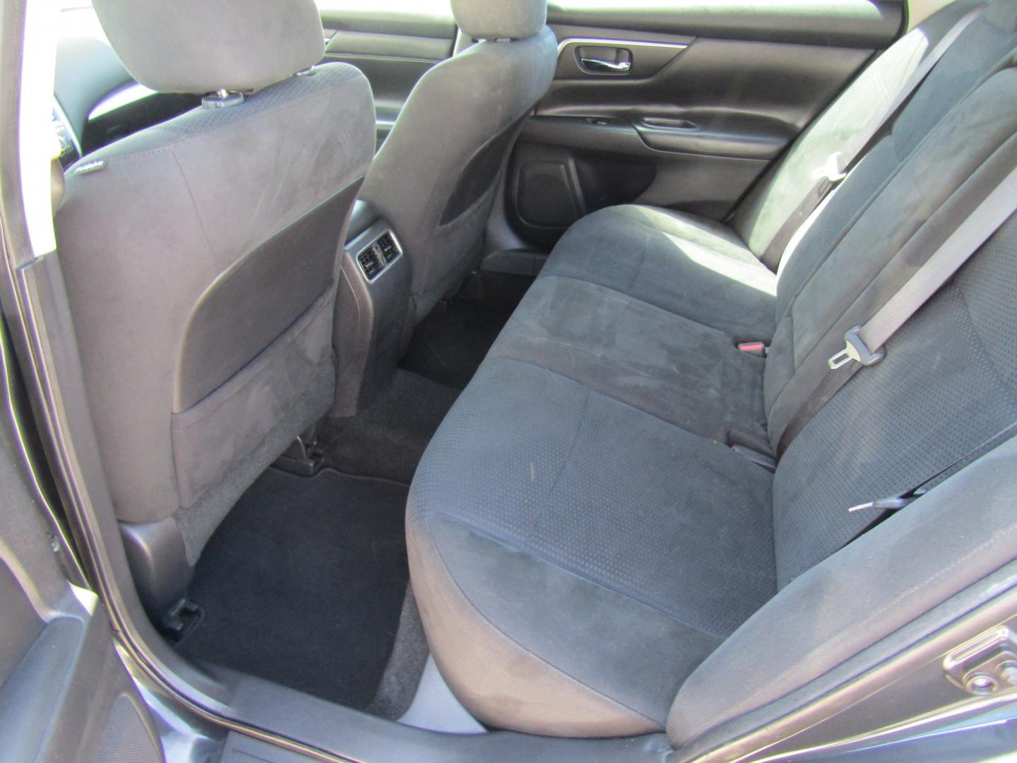 2015 Blue Nissan Altima 2.5 S (1N4AL3AP4FC) with an 2.5L L4 DOHC 16V engine, Automatic transmission, located at 15016 S Hwy 231, Midland City, AL, 36350, (334) 983-3001, 31.306210, -85.495277- Photo#4