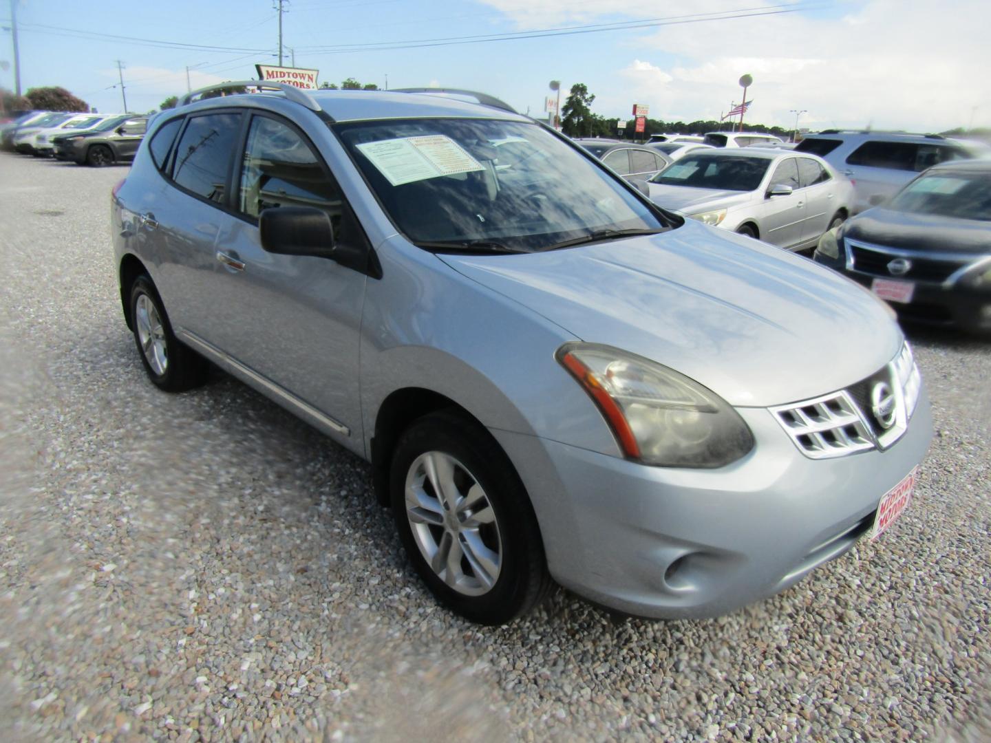 2015 Gray Nissan Rogue Select S 2WD (JN8AS5MT4FW) with an 2.5L L4 DOHC 16V engine, Automatic transmission, located at 15016 S Hwy 231, Midland City, AL, 36350, (334) 983-3001, 31.306210, -85.495277- Photo#0