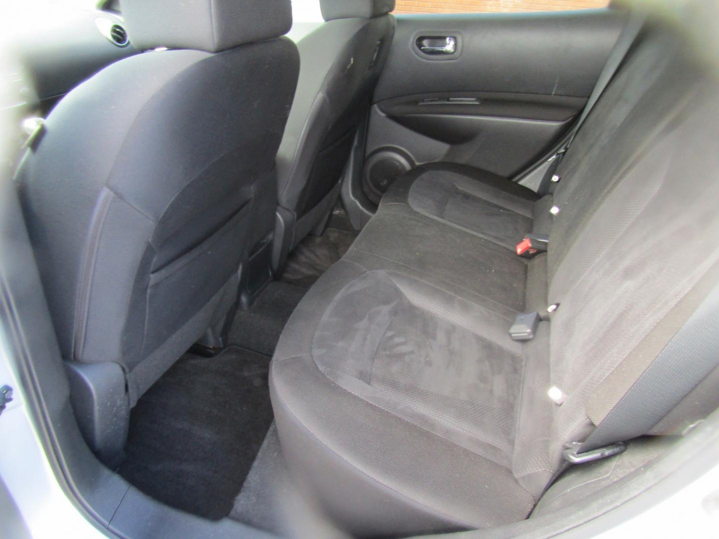 2015 Gray Nissan Rogue Select S 2WD (JN8AS5MT4FW) with an 2.5L L4 DOHC 16V engine, Automatic transmission, located at 15016 S Hwy 231, Midland City, AL, 36350, (334) 983-3001, 31.306210, -85.495277- Photo#4