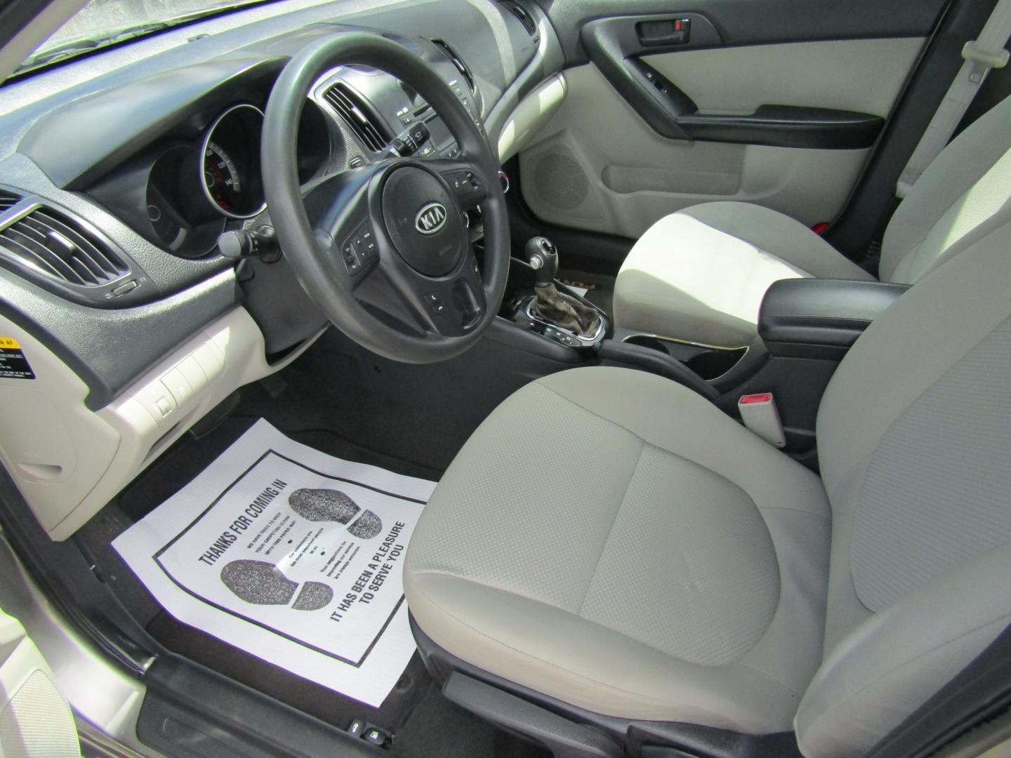 2012 Silver Kia Forte EX (KNAFU4A23C5) with an 2.0L L4 DOHC 16V engine, Automatic transmission, located at 15016 S Hwy 231, Midland City, AL, 36350, (334) 983-3001, 31.306210, -85.495277- Photo#3