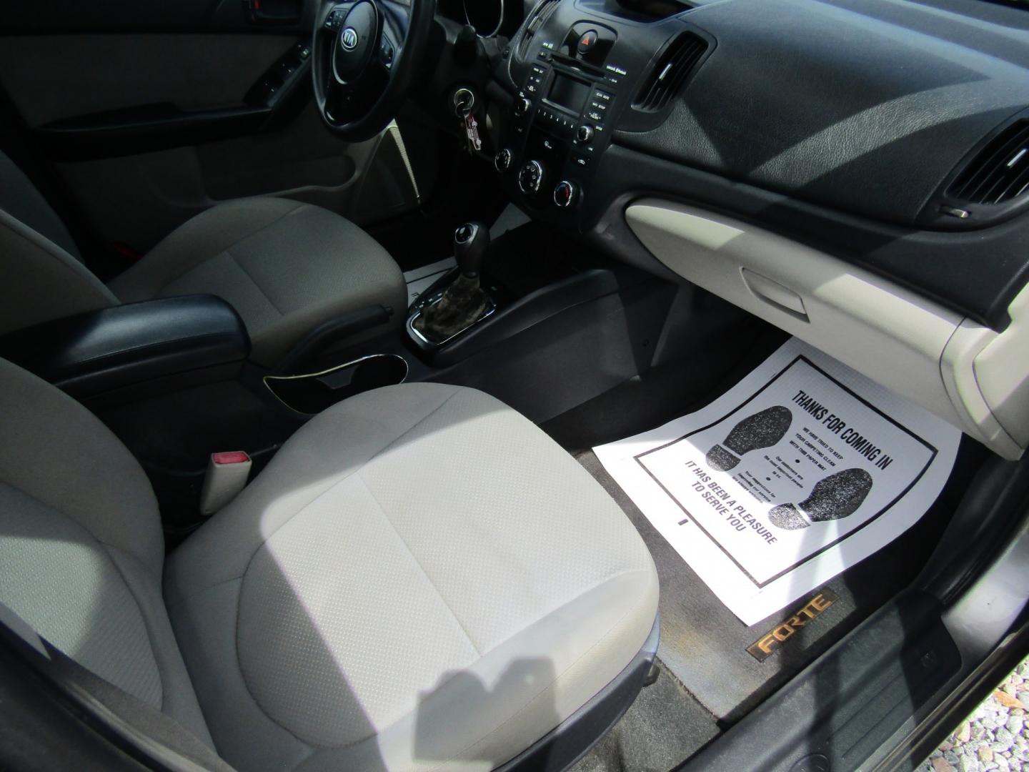 2012 Silver Kia Forte EX (KNAFU4A23C5) with an 2.0L L4 DOHC 16V engine, Automatic transmission, located at 15016 S Hwy 231, Midland City, AL, 36350, (334) 983-3001, 31.306210, -85.495277- Photo#9