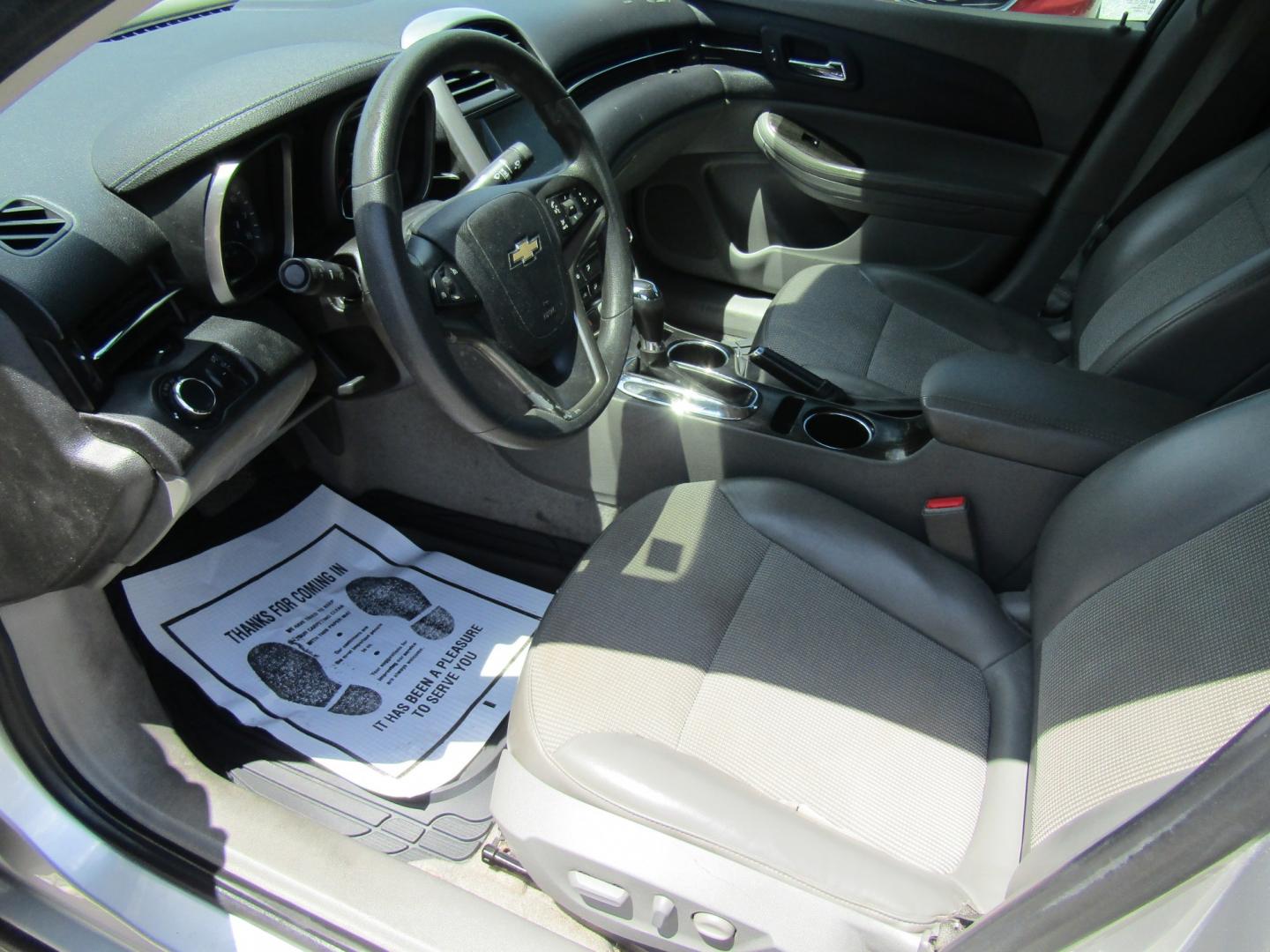 2015 Silver Chevrolet Malibu 1LT (1G11C5SL4FF) with an 2.5L L4 DOHC 16V engine, Automatic transmission, located at 15016 S Hwy 231, Midland City, AL, 36350, (334) 983-3001, 31.306210, -85.495277- Photo#1