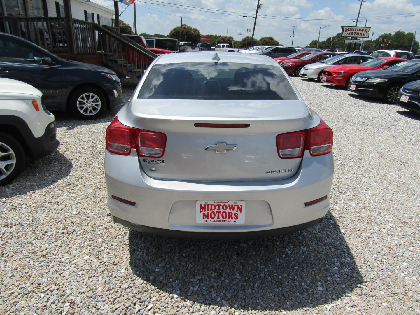2015 Silver Chevrolet Malibu 1LT (1G11C5SL4FF) with an 2.5L L4 DOHC 16V engine, Automatic transmission, located at 15016 S Hwy 231, Midland City, AL, 36350, (334) 983-3001, 31.306210, -85.495277- Photo#3