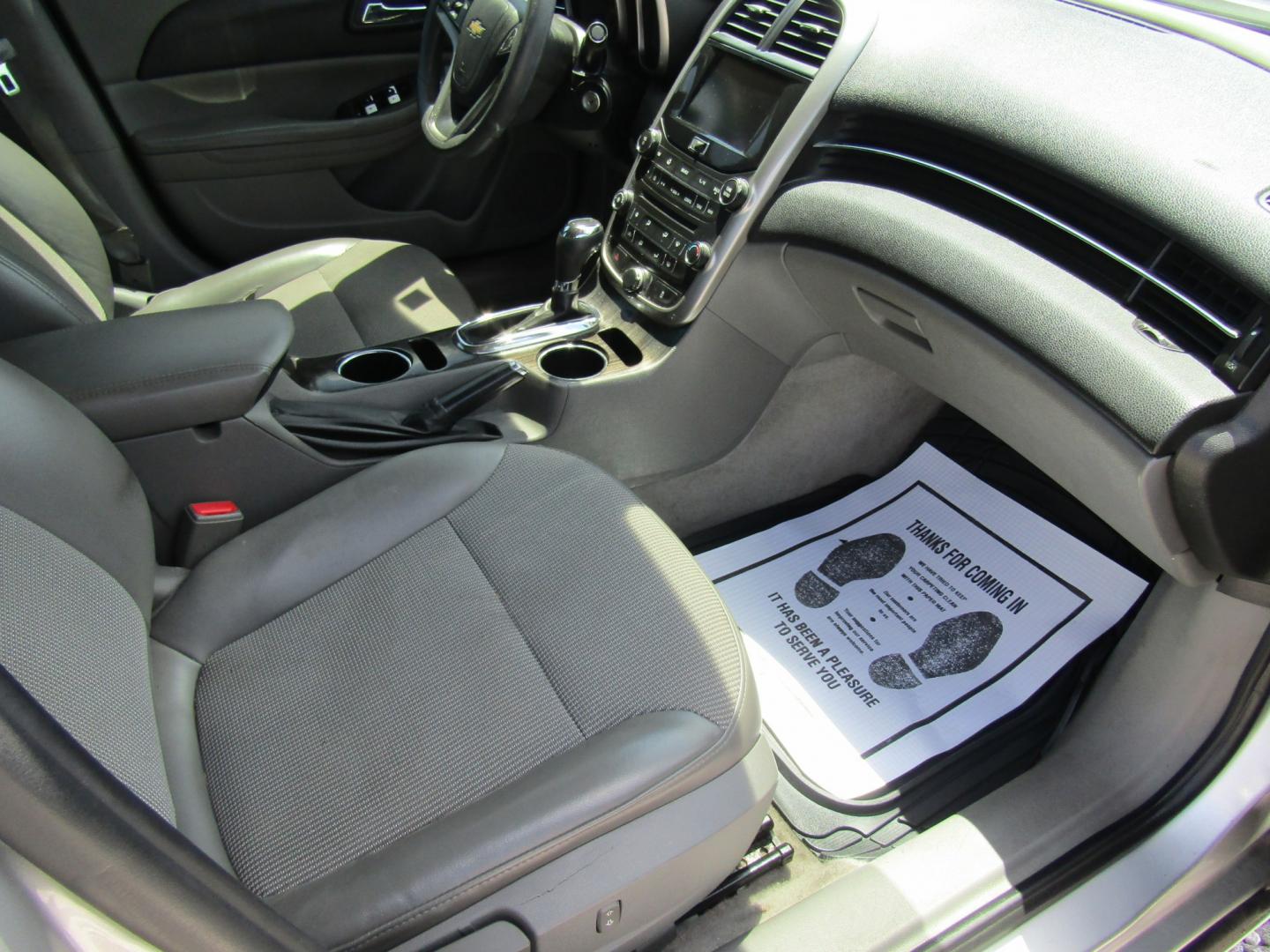 2015 Silver Chevrolet Malibu 1LT (1G11C5SL4FF) with an 2.5L L4 DOHC 16V engine, Automatic transmission, located at 15016 S Hwy 231, Midland City, AL, 36350, (334) 983-3001, 31.306210, -85.495277- Photo#5