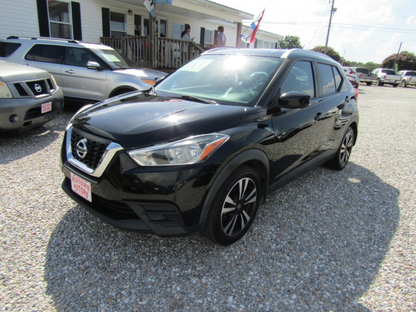 2018 Black Nissan Kicks SV (3N1CP5CU4JL) with an 1.6L L4 engine, Automatic transmission, located at 15016 S Hwy 231, Midland City, AL, 36350, (334) 983-3001, 31.306210, -85.495277- Photo#2