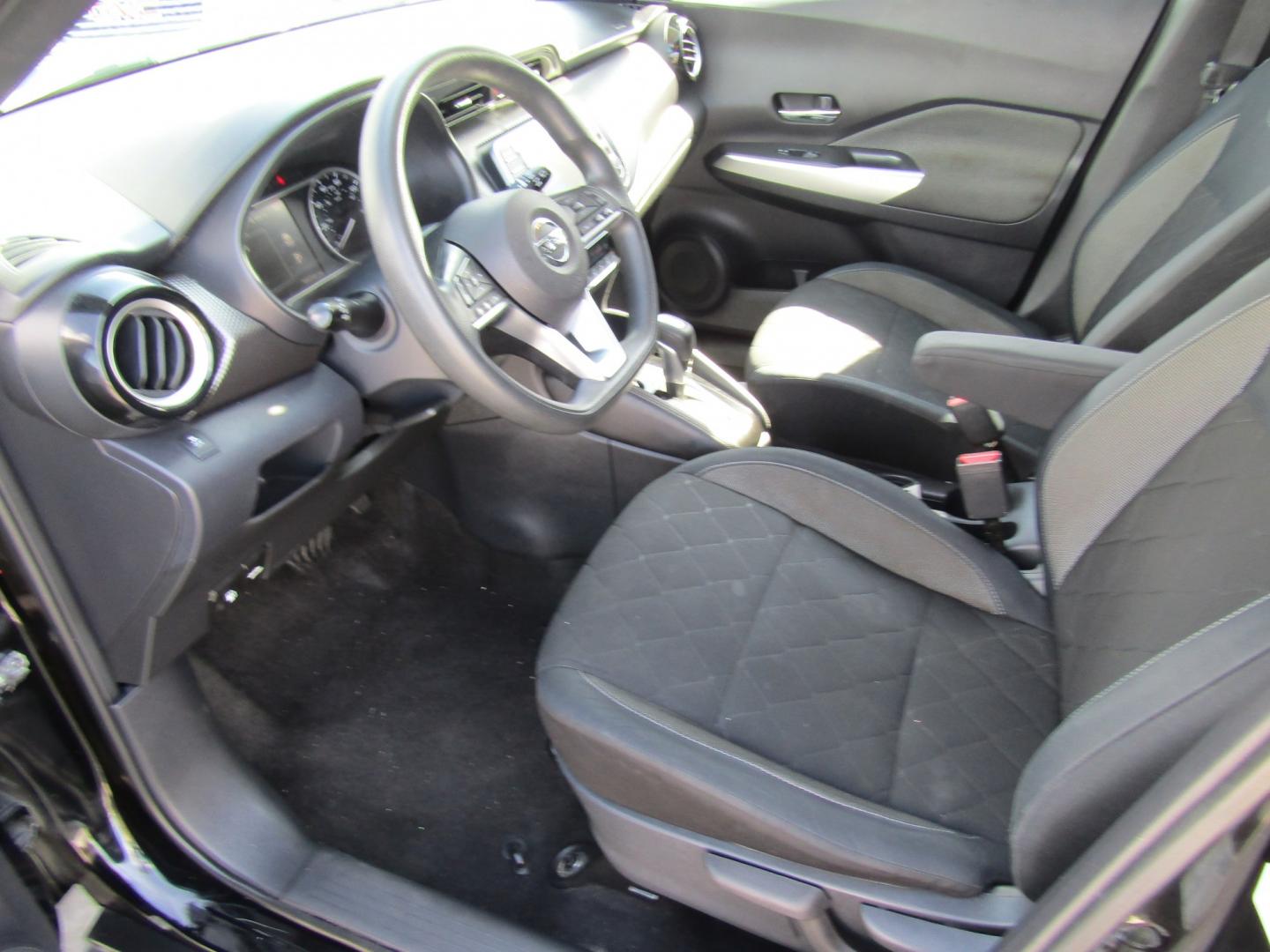 2018 Black Nissan Kicks SV (3N1CP5CU4JL) with an 1.6L L4 engine, Automatic transmission, located at 15016 S Hwy 231, Midland City, AL, 36350, (334) 983-3001, 31.306210, -85.495277- Photo#3