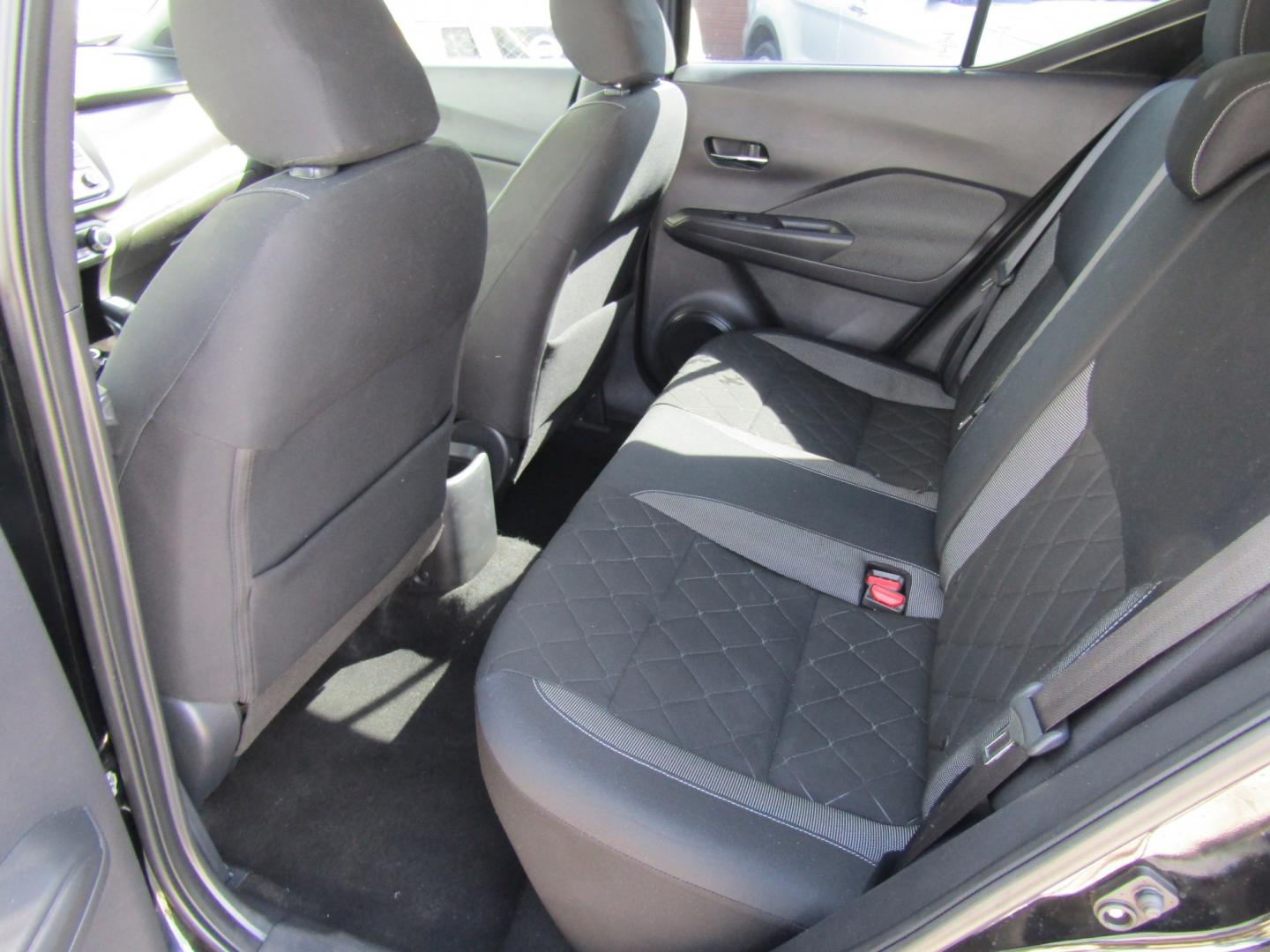 2018 Black Nissan Kicks SV (3N1CP5CU4JL) with an 1.6L L4 engine, Automatic transmission, located at 15016 S Hwy 231, Midland City, AL, 36350, (334) 983-3001, 31.306210, -85.495277- Photo#4