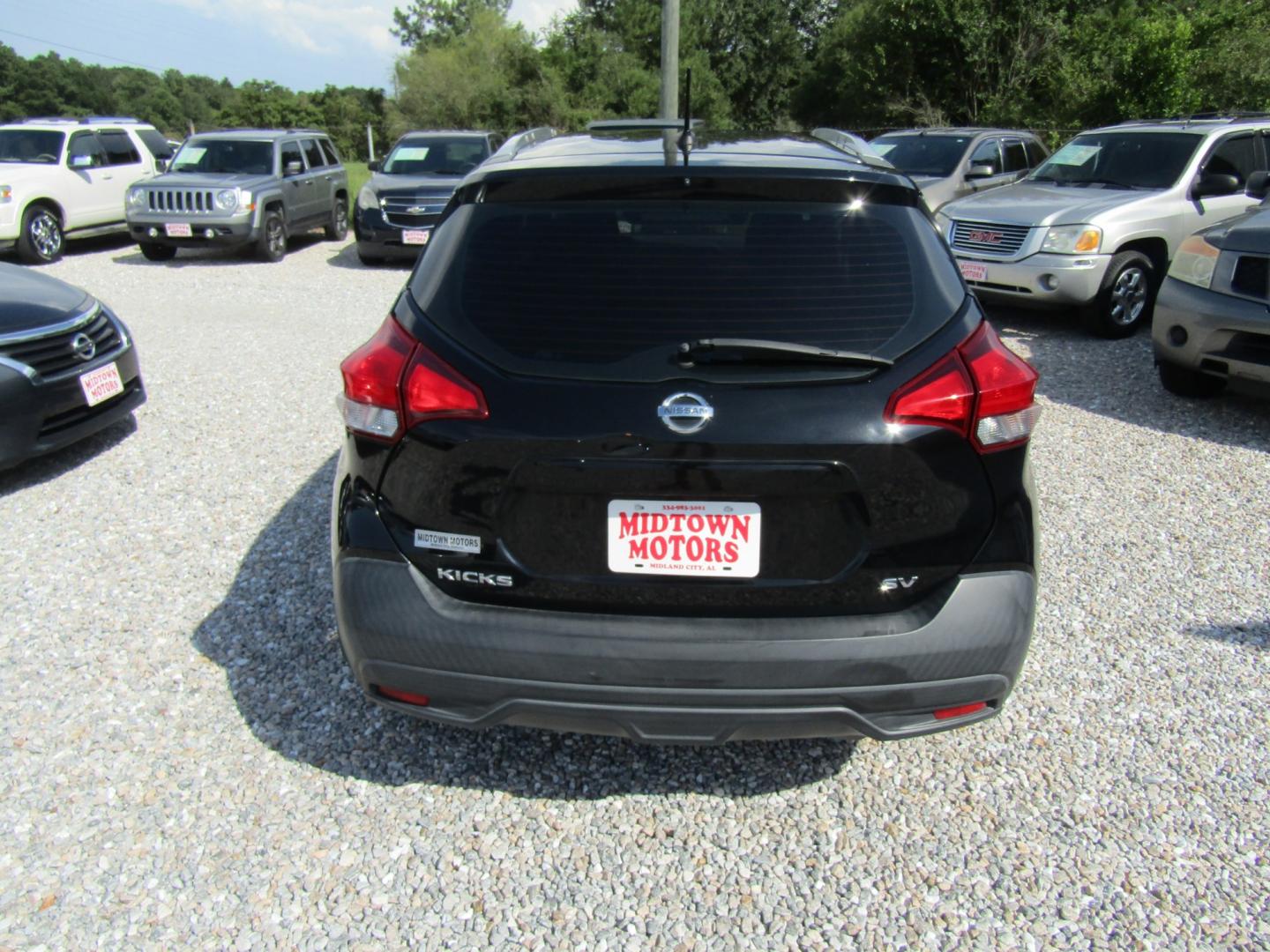 2018 Black Nissan Kicks SV (3N1CP5CU4JL) with an 1.6L L4 engine, Automatic transmission, located at 15016 S Hwy 231, Midland City, AL, 36350, (334) 983-3001, 31.306210, -85.495277- Photo#6