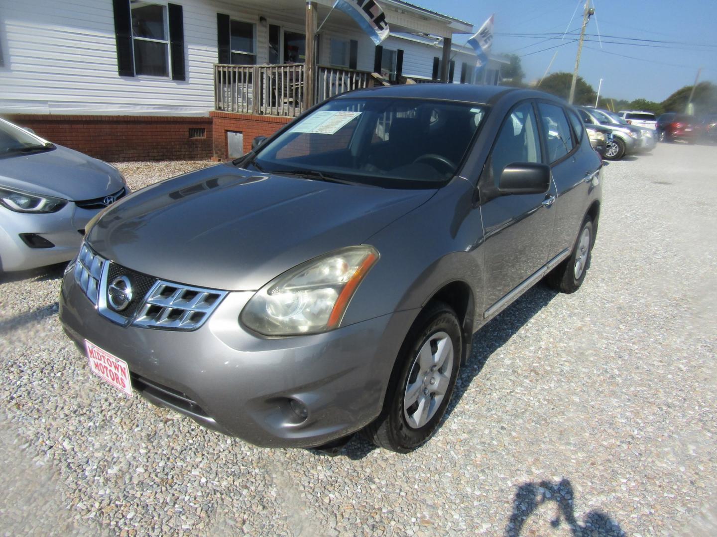 2015 Gray Nissan Rogue Select S 2WD (JN8AS5MT0FW) with an 2.5L L4 DOHC 16V engine, Automatic transmission, located at 15016 S Hwy 231, Midland City, AL, 36350, (334) 983-3001, 31.306210, -85.495277- Photo#2