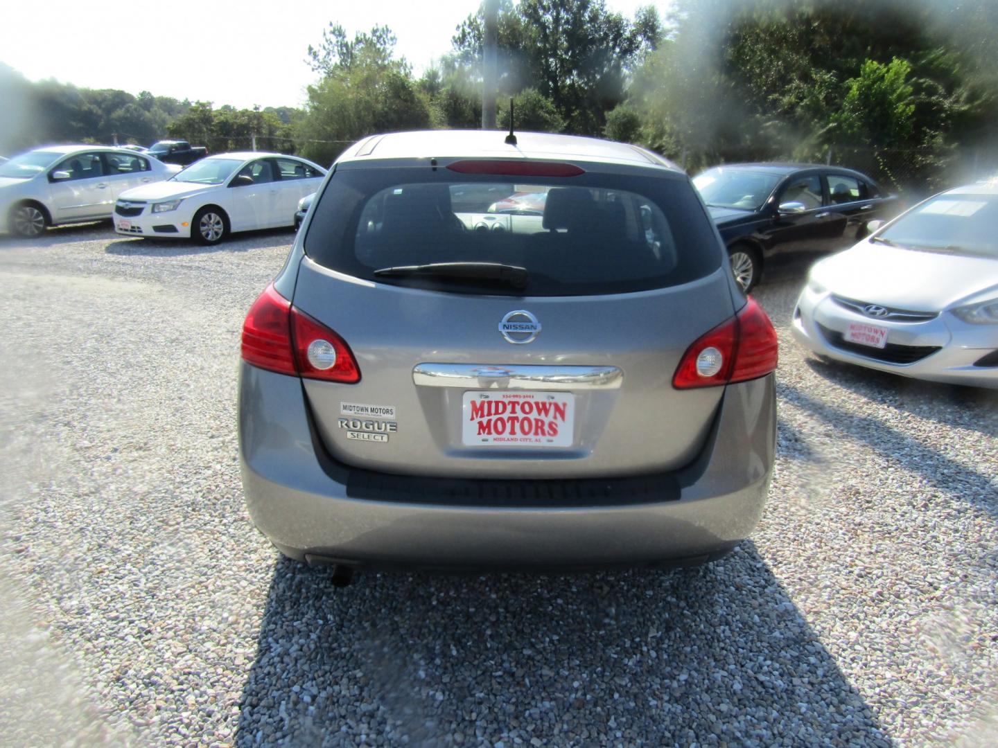 2015 Gray Nissan Rogue Select S 2WD (JN8AS5MT0FW) with an 2.5L L4 DOHC 16V engine, Automatic transmission, located at 15016 S Hwy 231, Midland City, AL, 36350, (334) 983-3001, 31.306210, -85.495277- Photo#5