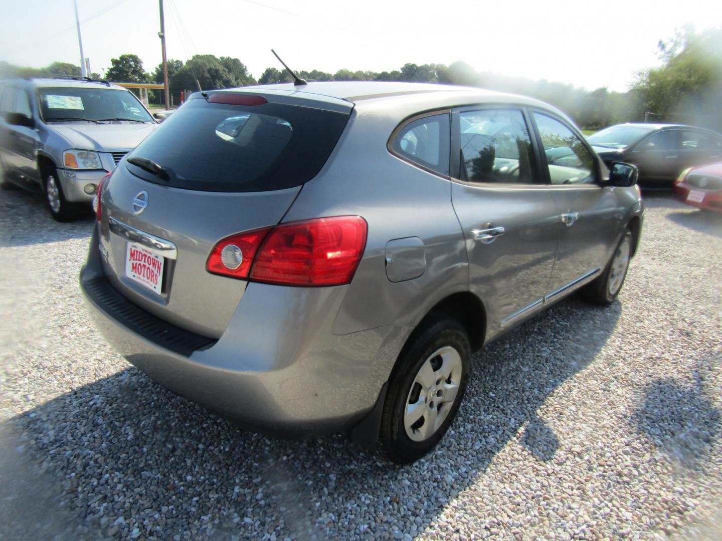2015 Gray Nissan Rogue Select S 2WD (JN8AS5MT0FW) with an 2.5L L4 DOHC 16V engine, Automatic transmission, located at 15016 S Hwy 231, Midland City, AL, 36350, (334) 983-3001, 31.306210, -85.495277- Photo#6